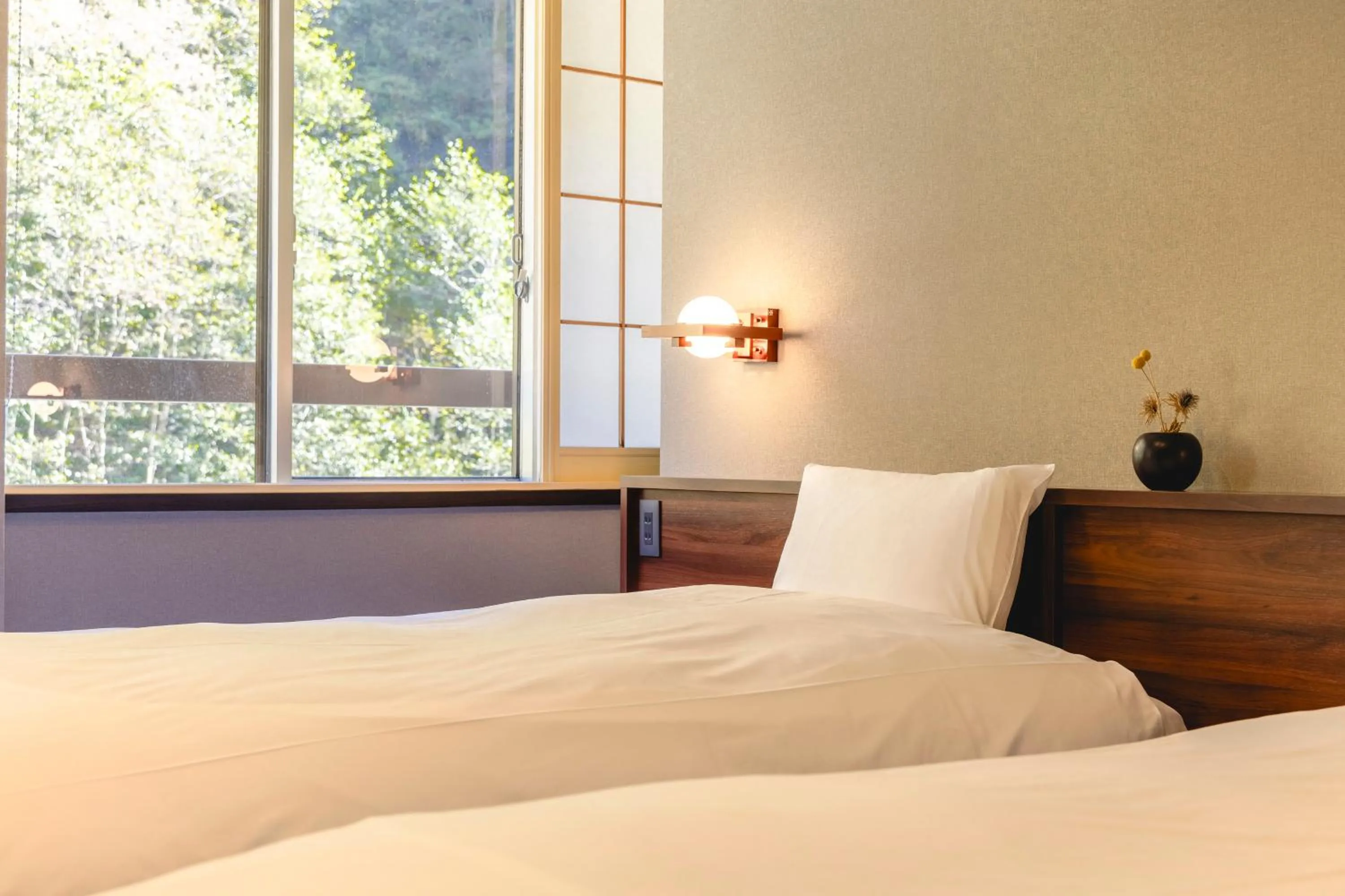 Photo of the whole room, Bed in Shikishimaso