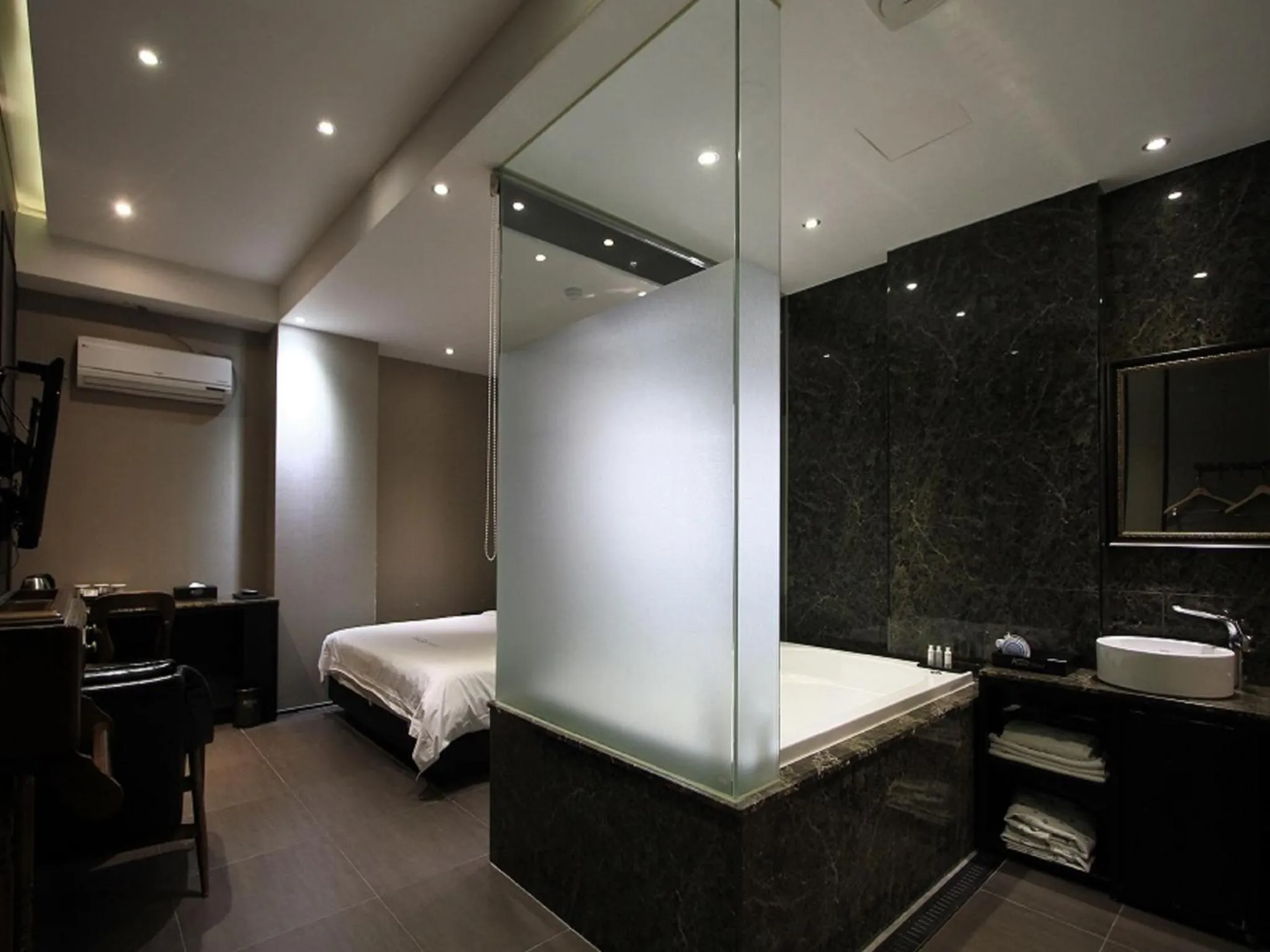 Photo of the whole room, Bed in Almond Hotel Busan Station