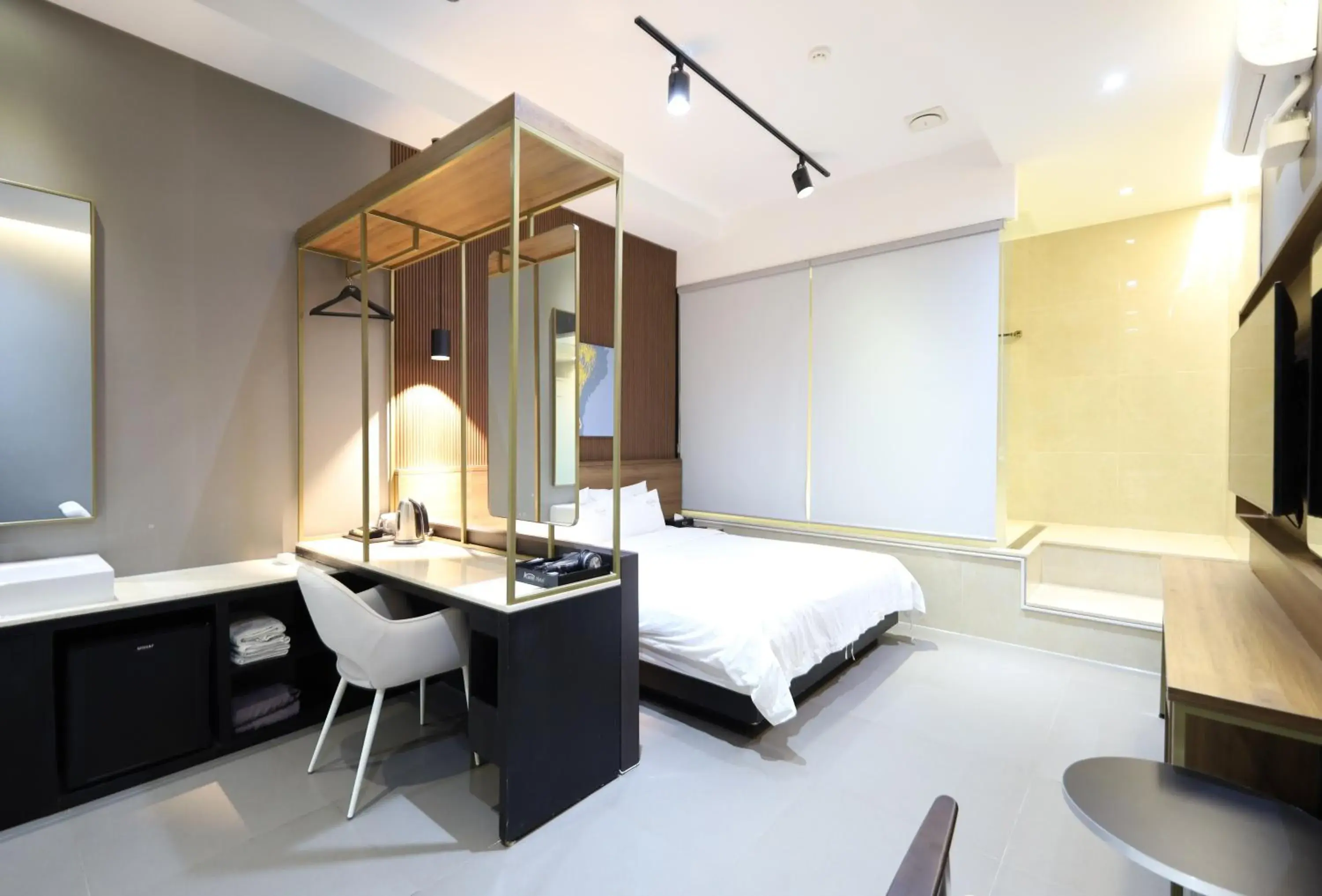 Photo of the whole room, Bed in Almond Hotel Busan Station Photo of the whole room, Bed in Almond Hotel Busan Station