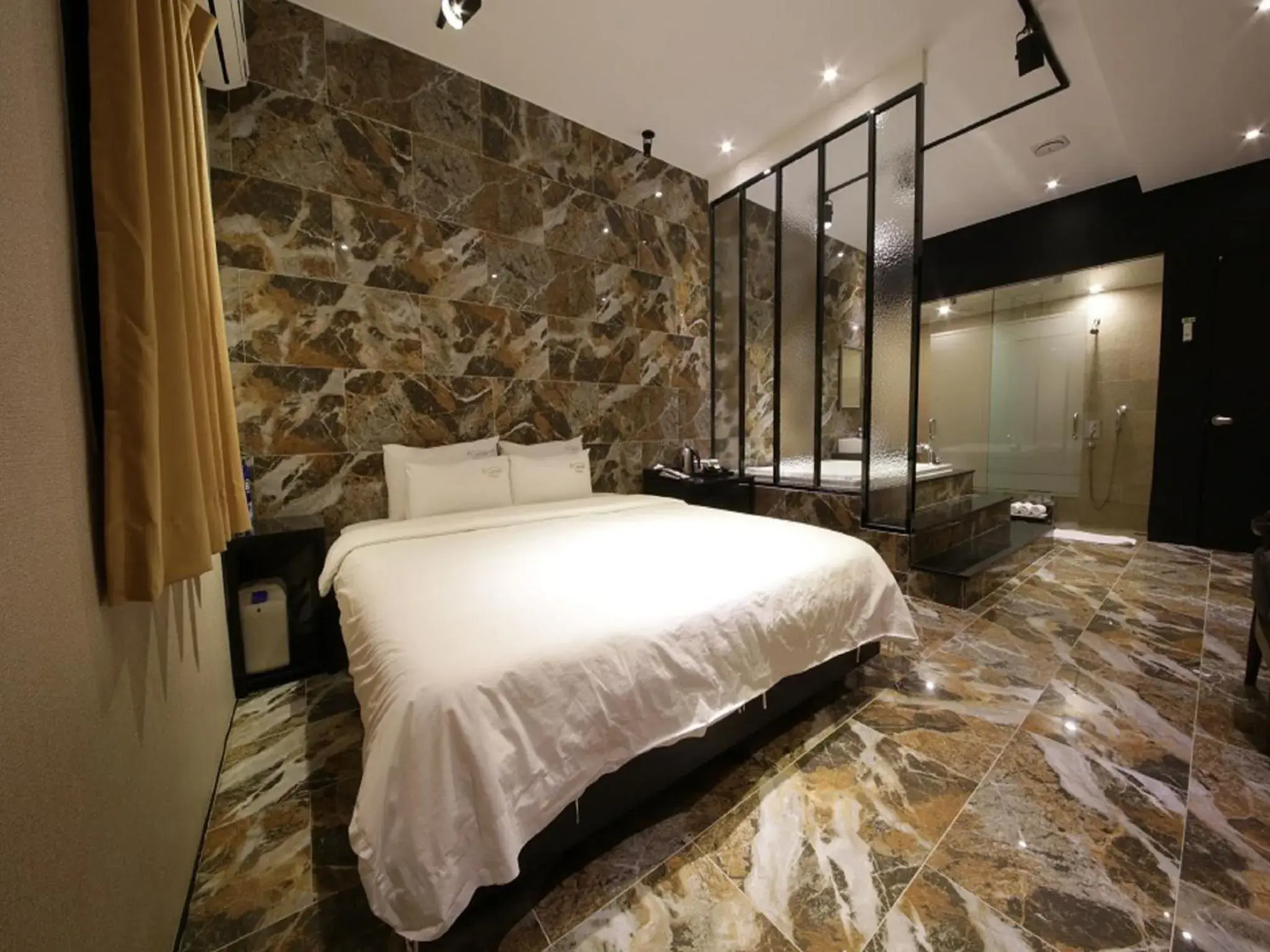 Photo of the whole room, Bed in Almond Hotel Busan Station Photo of the whole room, Bed in Almond Hotel Busan Station