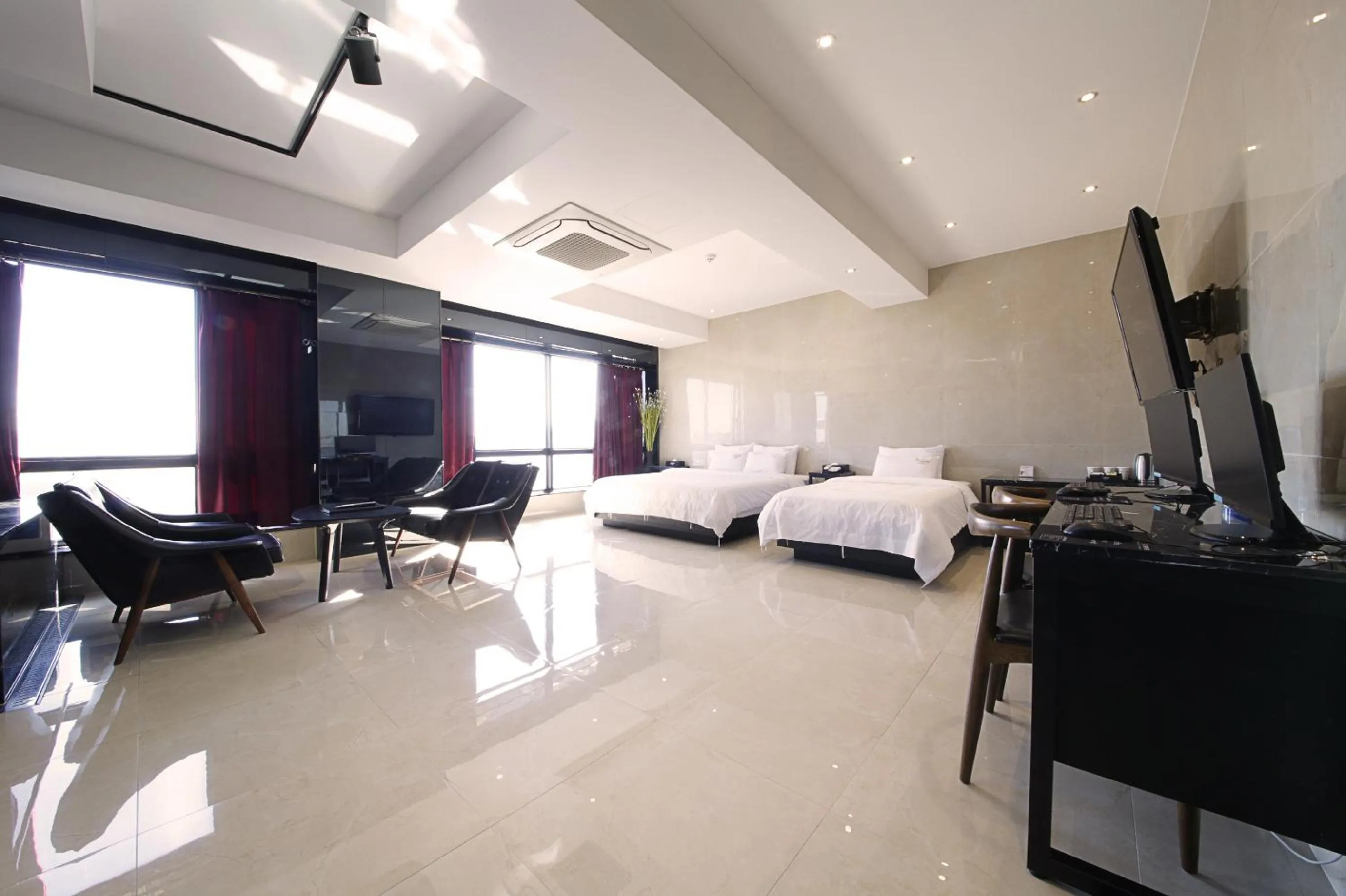 Photo of the whole room, Bed in Almond Hotel Busan Station