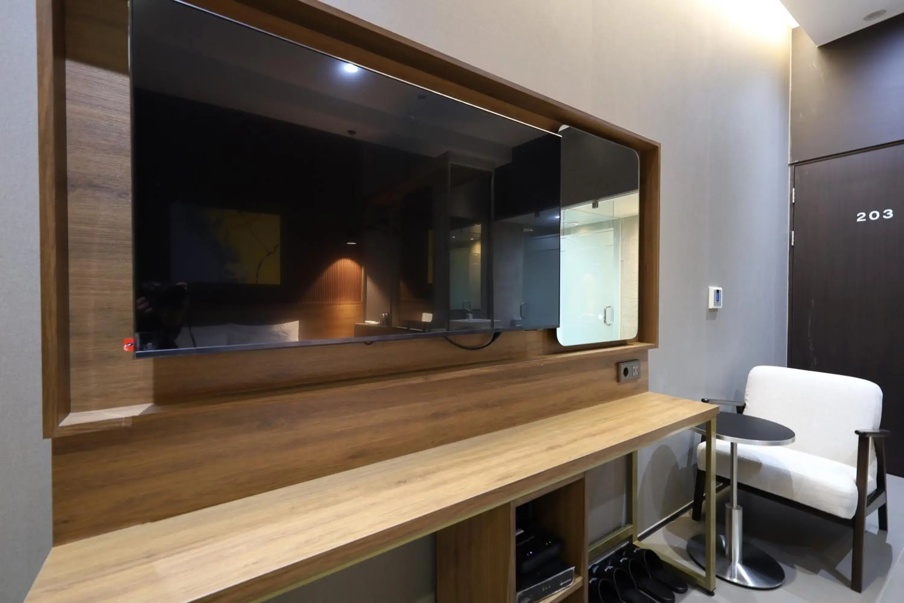 Photo of the whole room in Almond Hotel Busan Station Photo of the whole room in Almond Hotel Busan Station