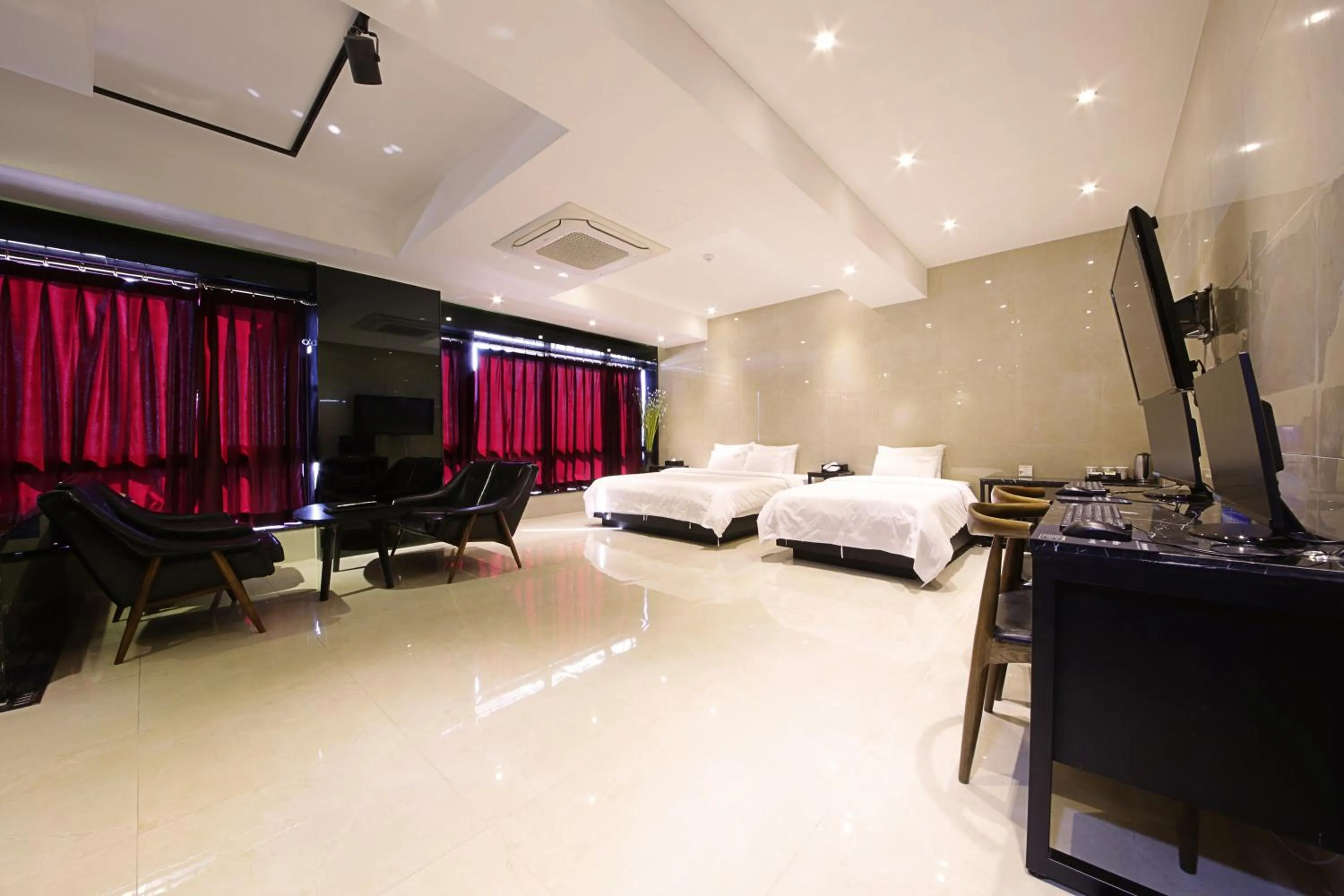 Photo of the whole room, Bed in Almond Hotel Busan Station