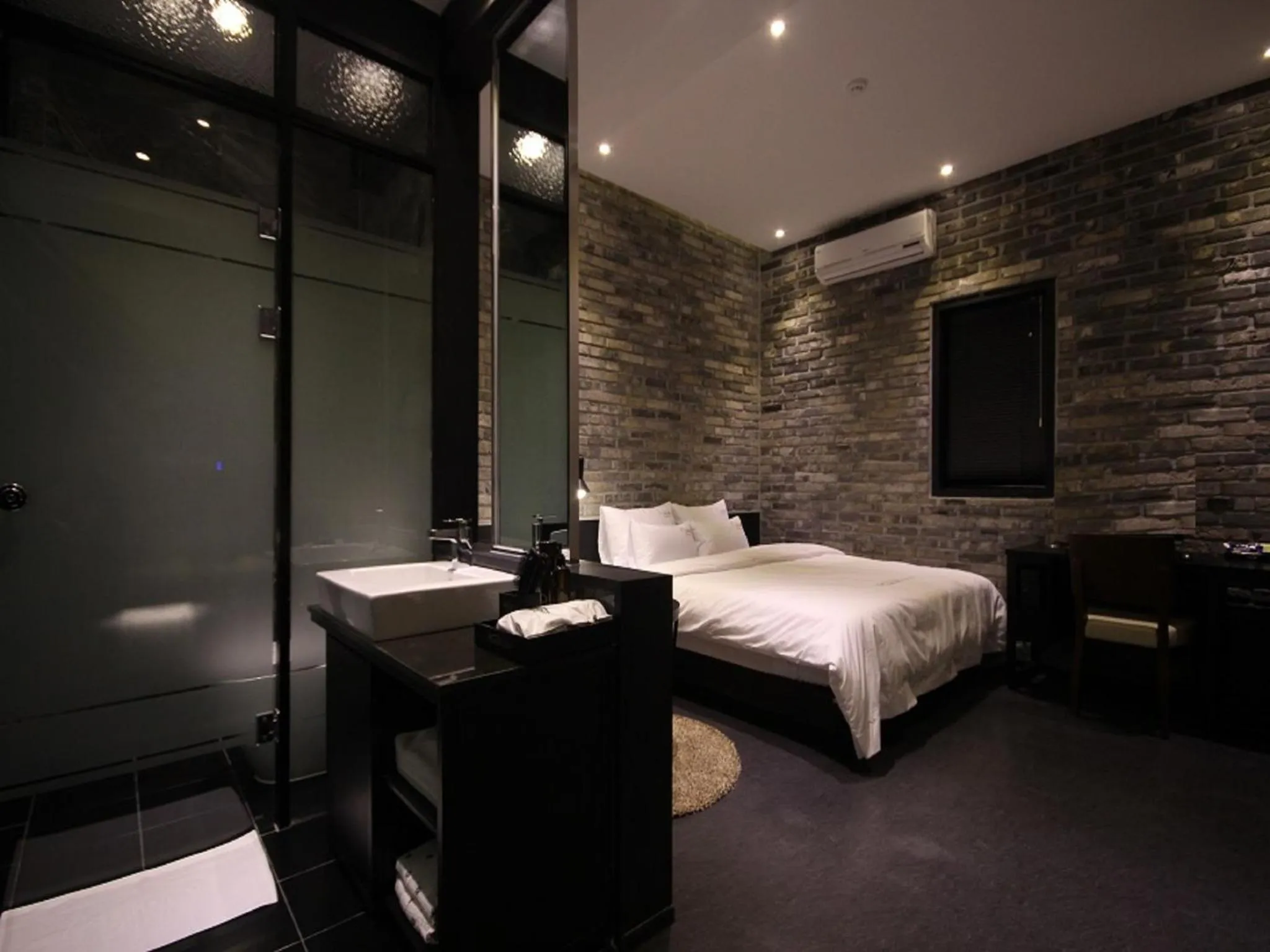 Photo of the whole room, Bed in Almond Hotel Busan Station