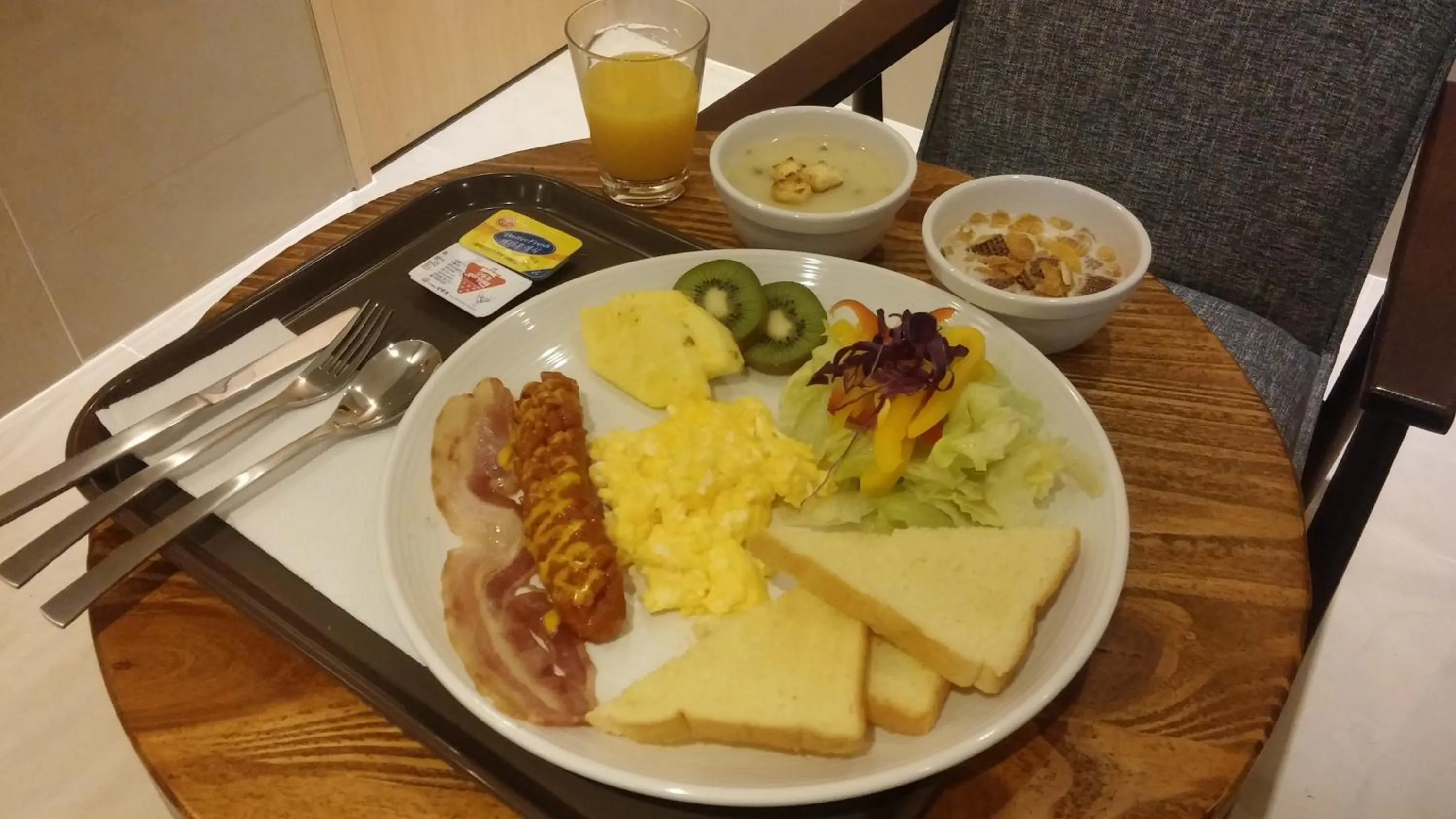 Restaurant/places to eat in Almond Hotel Busan Station