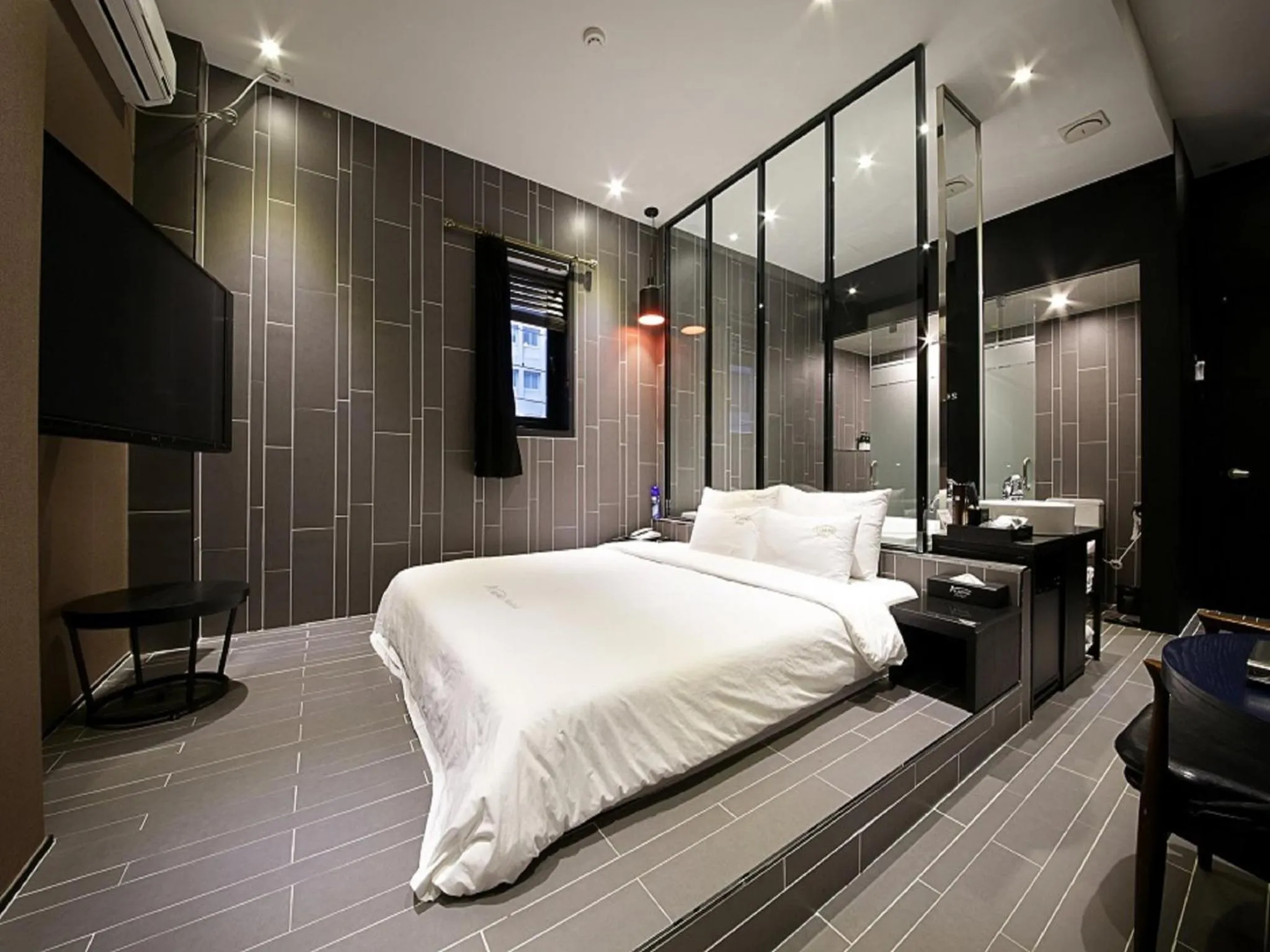 Photo of the whole room, Bed in Almond Hotel Busan Station