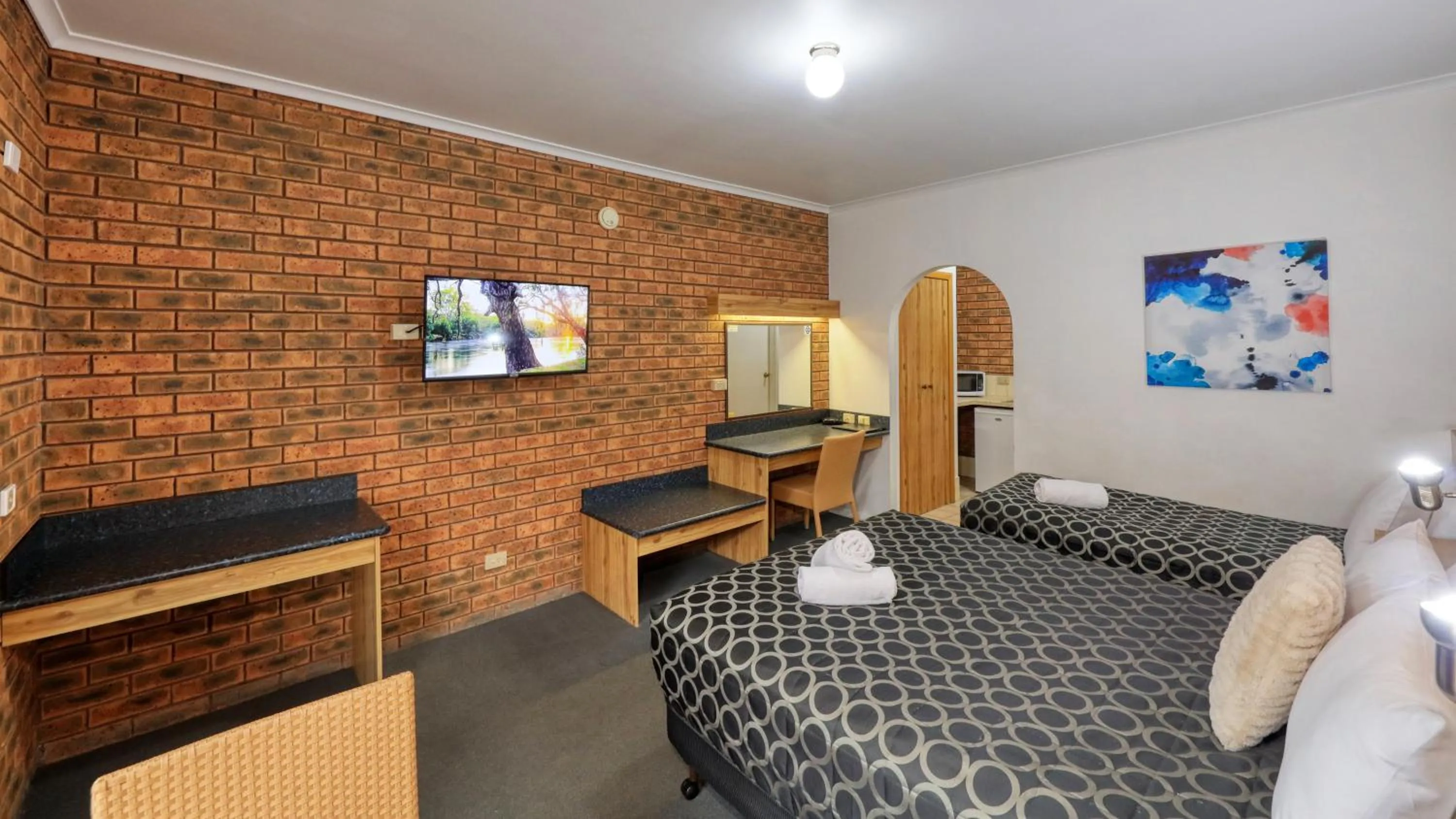 TV and multimedia, Bed in The Cottage Motor Inn Albury CBD
