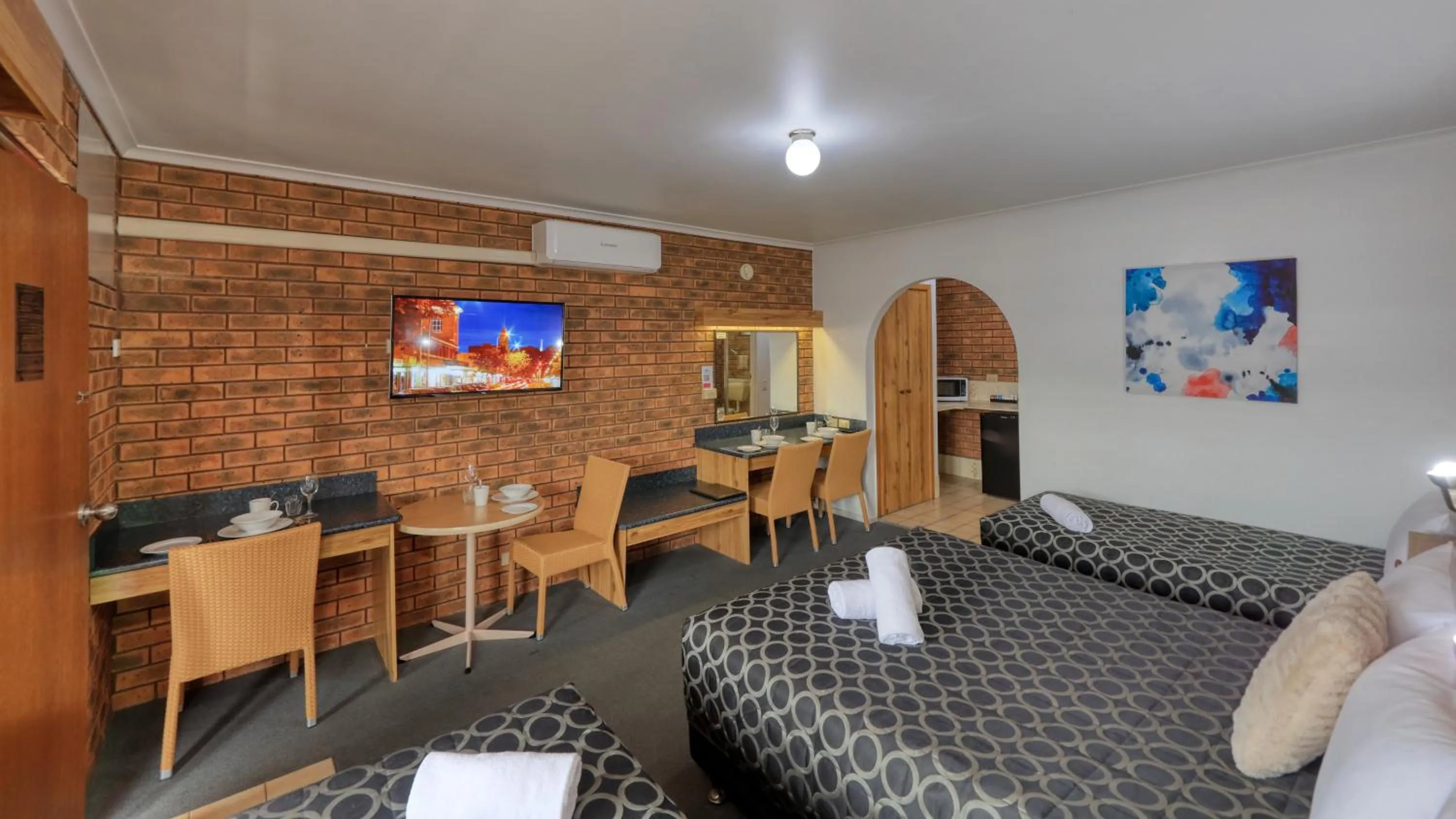 Kitchen or kitchenette in The Cottage Motor Inn Albury CBD