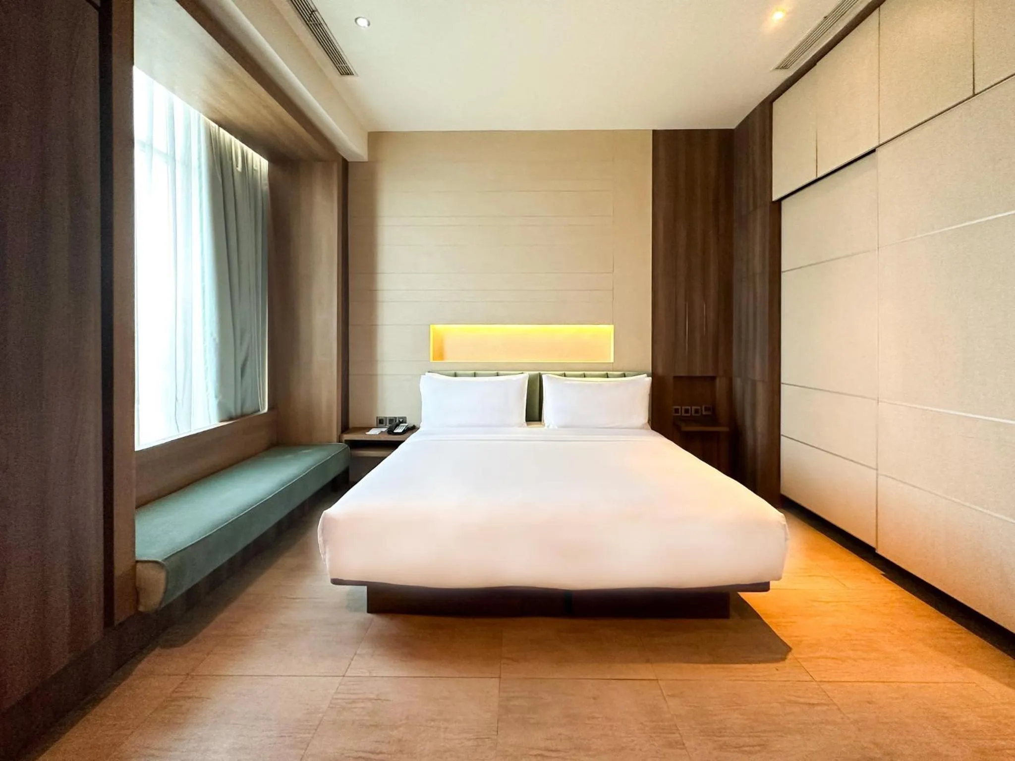 Photo of the whole room, Bed in Holiday Inn Cikarang Jababeka by IHG