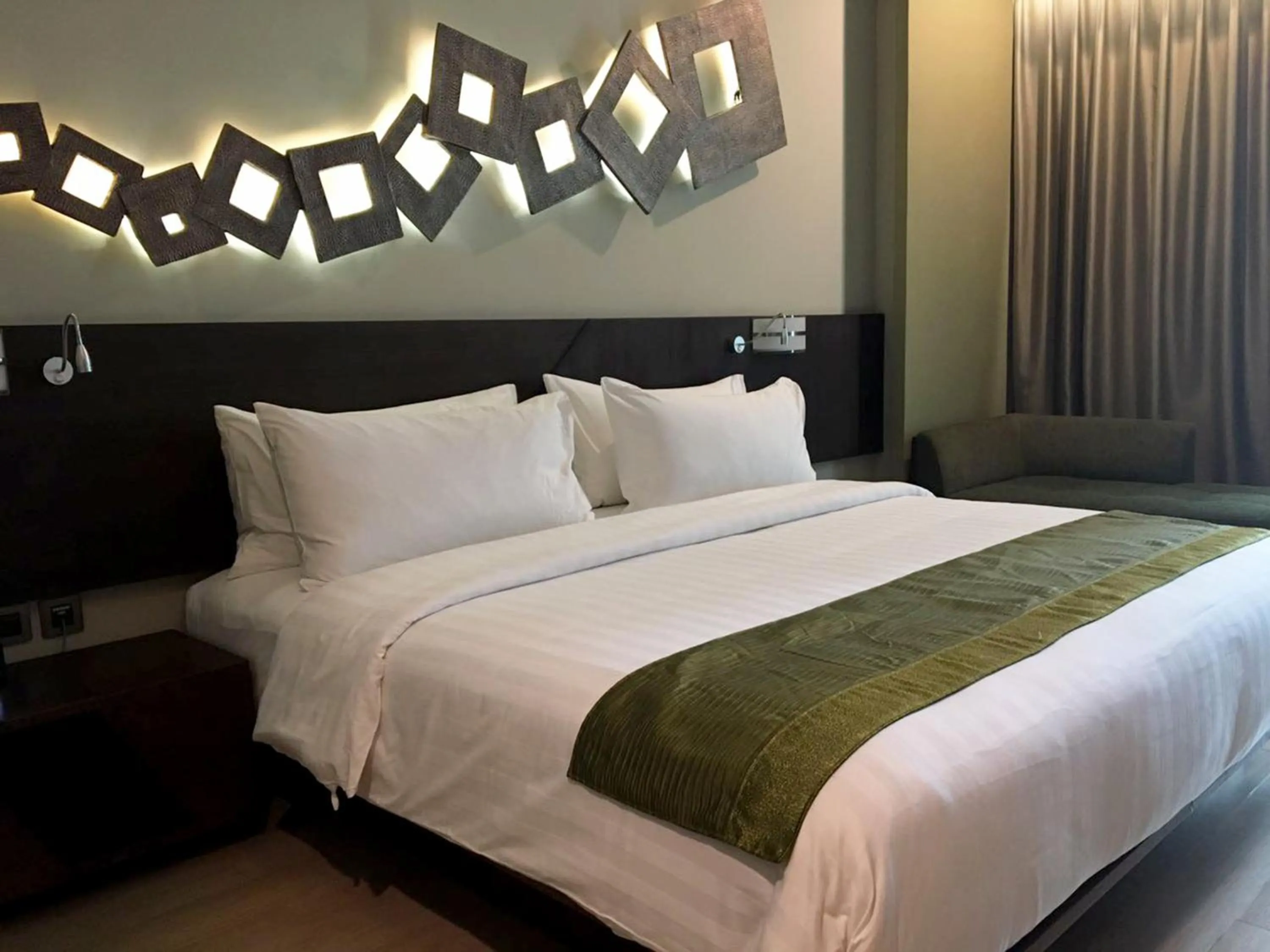 Photo of the whole room, Bed in Holiday Inn Cikarang Jababeka by IHG