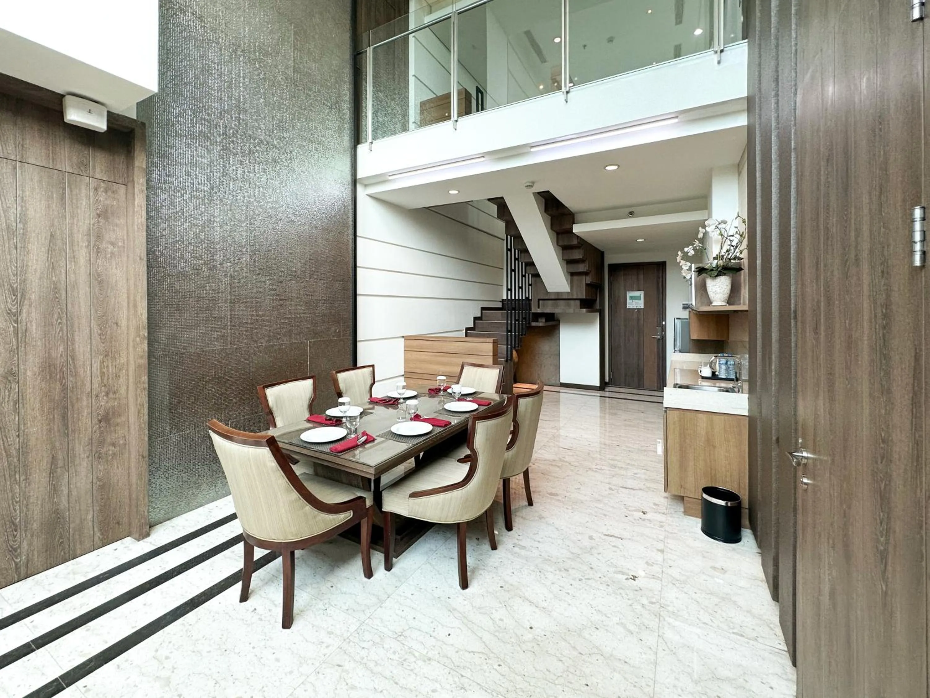 Dining area in Holiday Inn Cikarang Jababeka by IHG