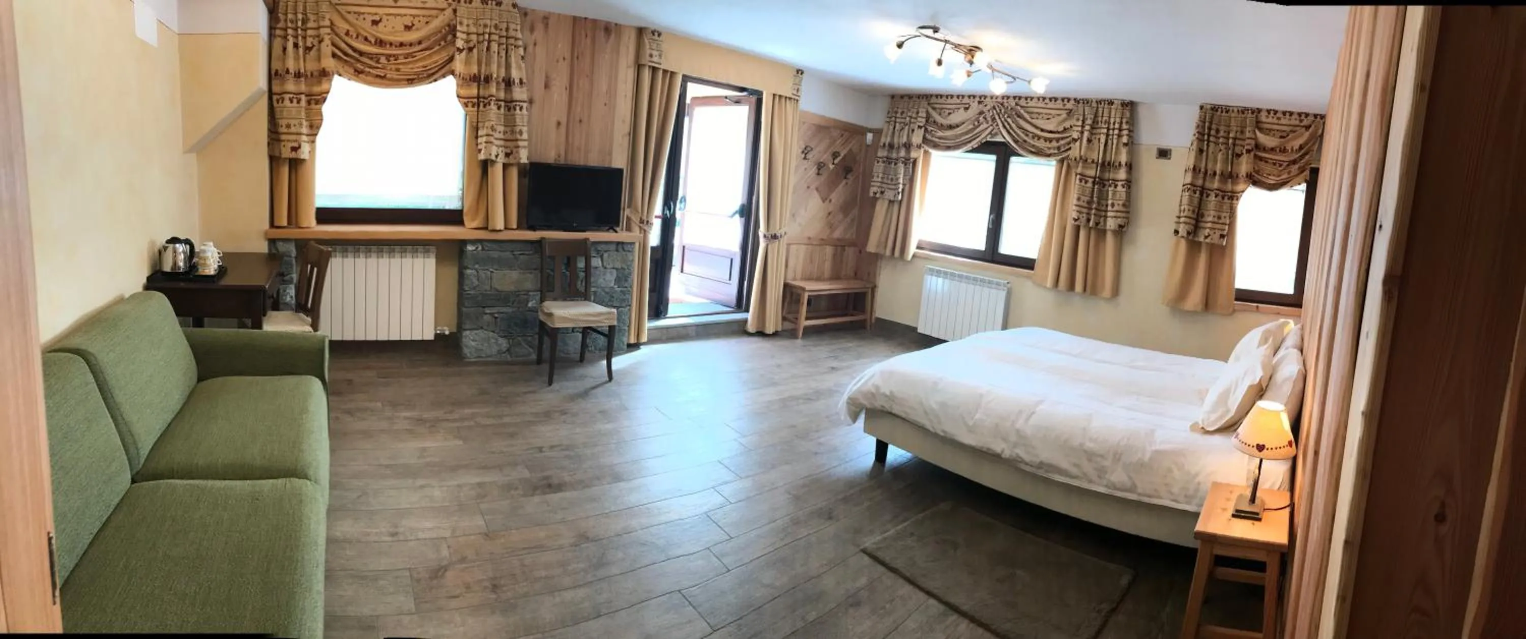 Bed in Hotel L' Aiglon