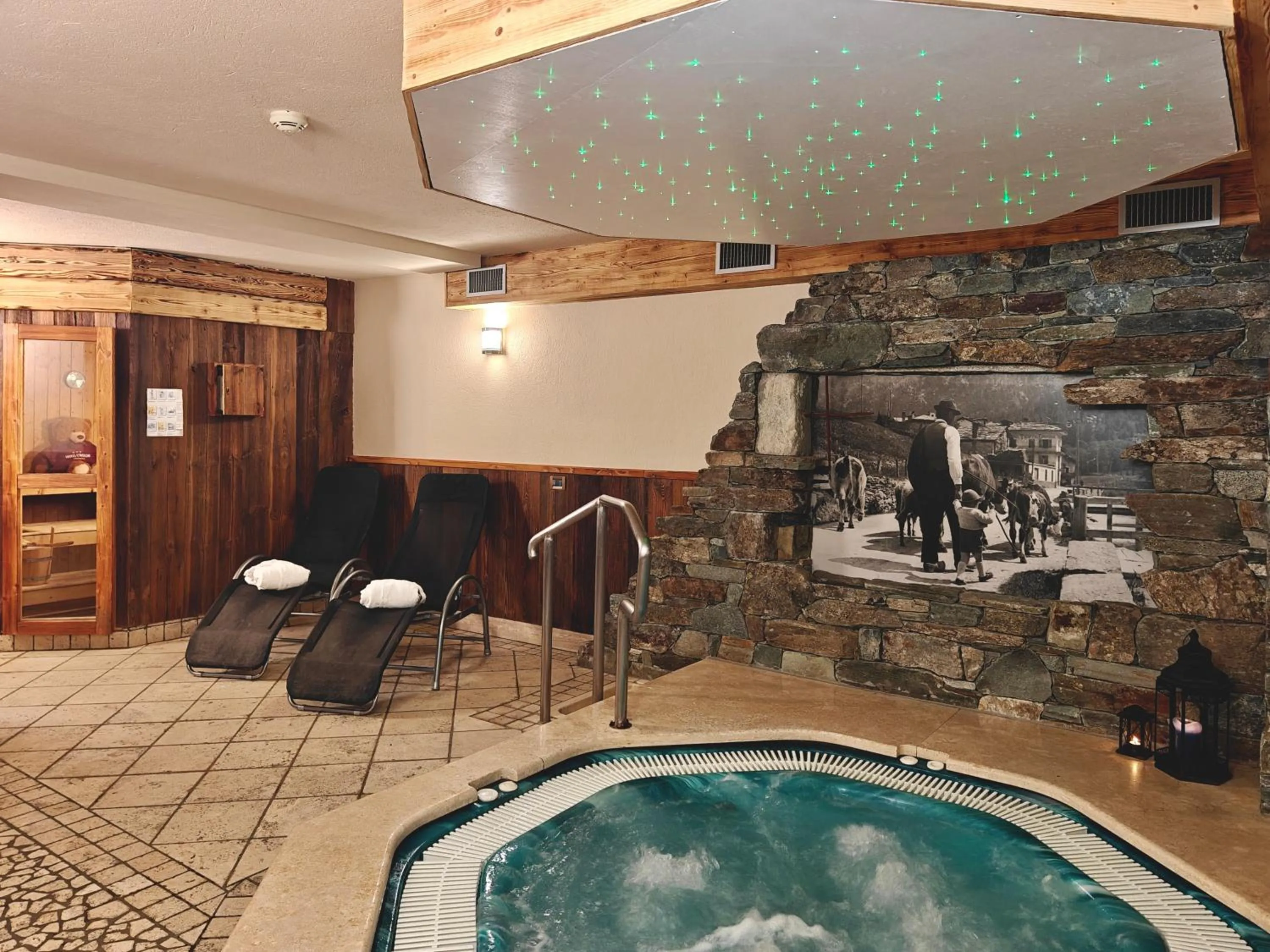 Hot Tub in Hotel L' Aiglon