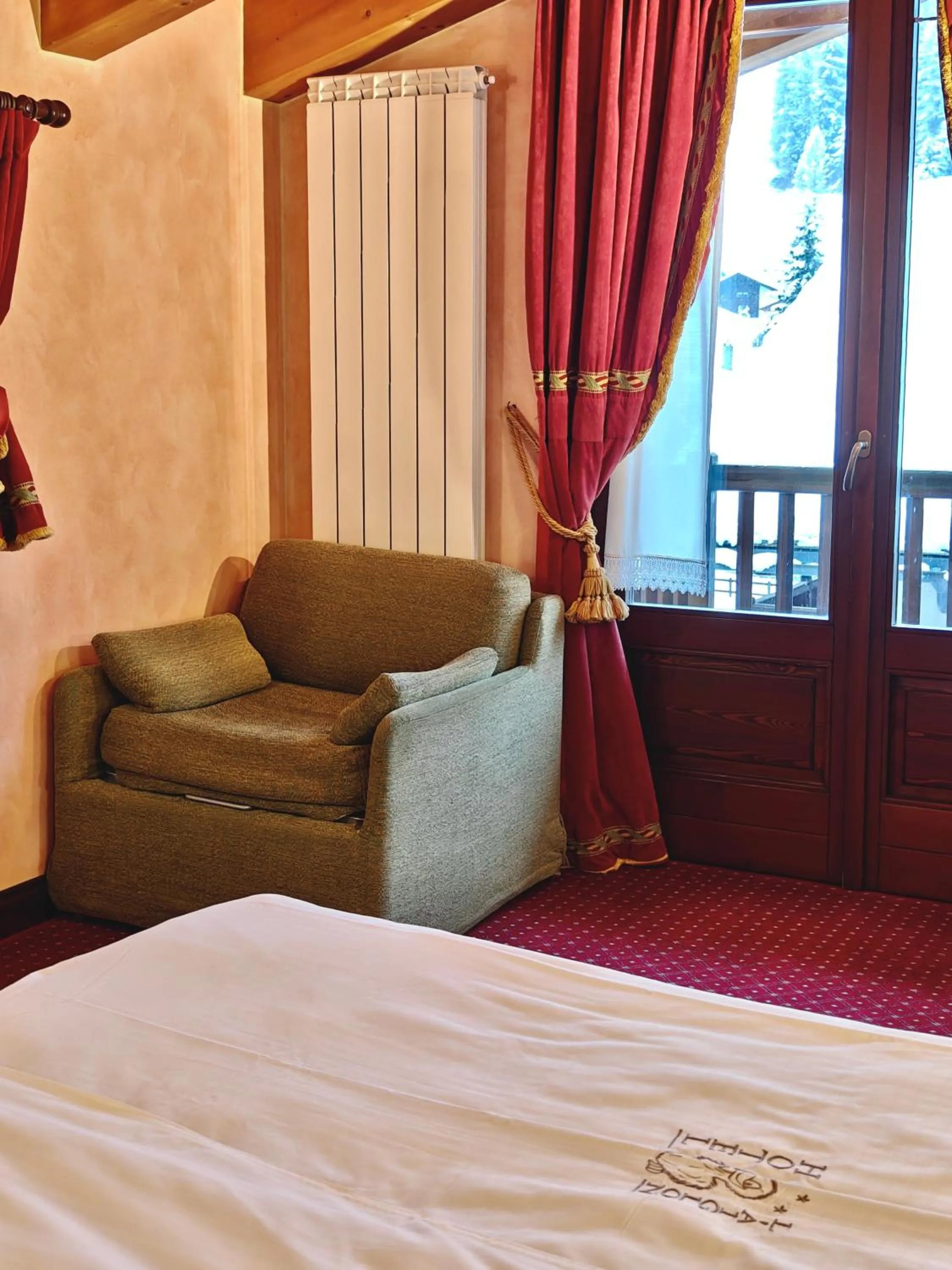 Bed in Hotel L' Aiglon