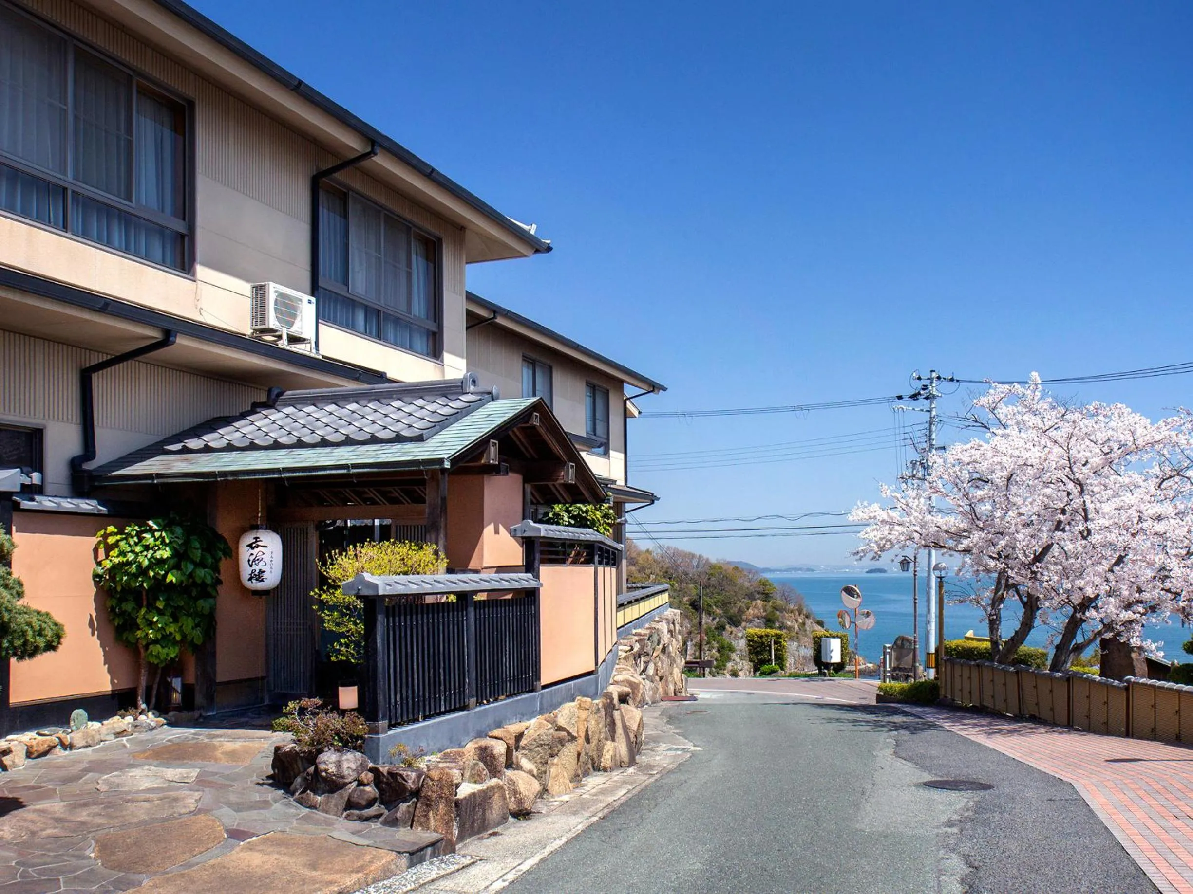 Property building in Donkairo