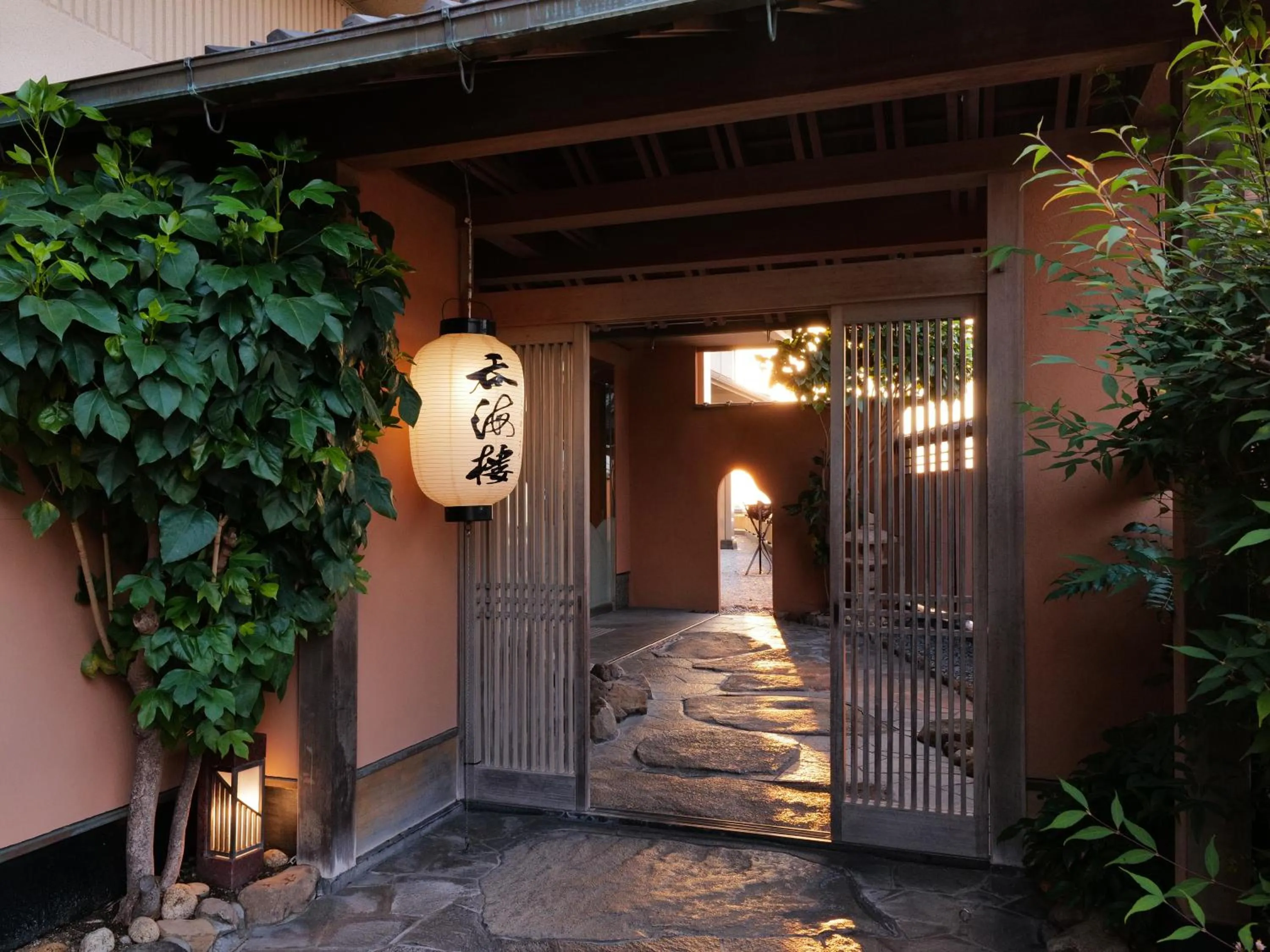 Facade/entrance in Donkairo