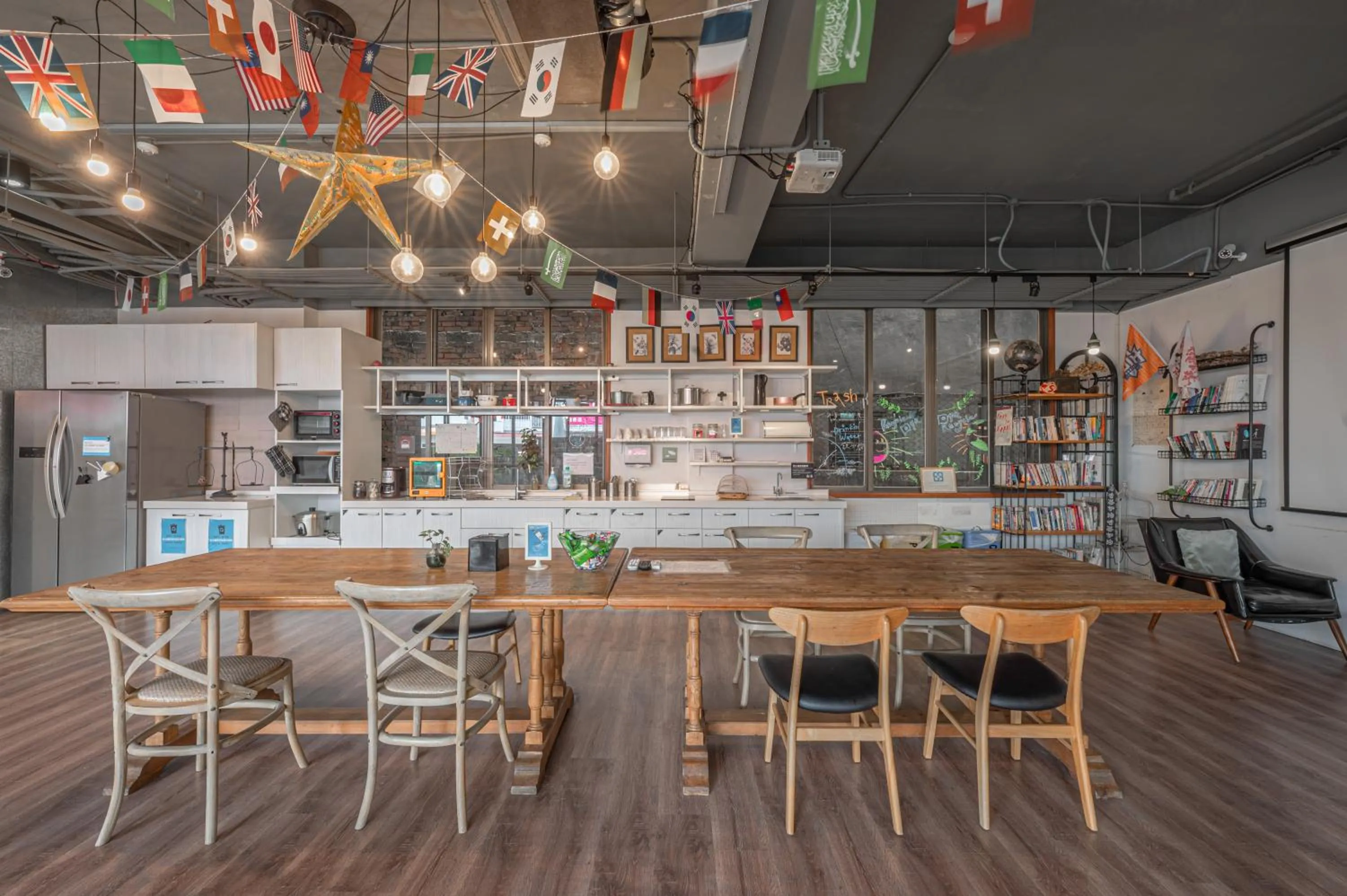 Communal lounge/ TV room in Light Hostel - Tainan