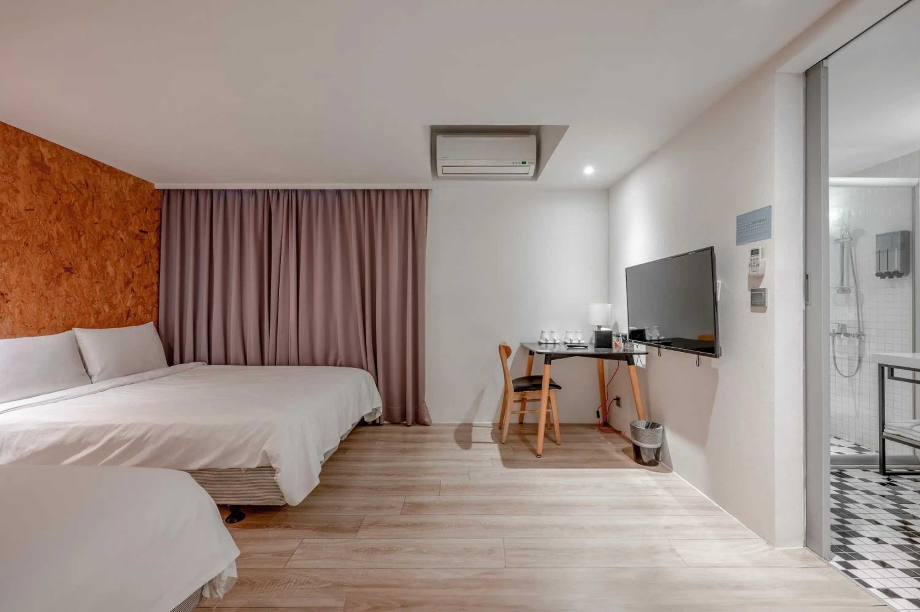 Photo of the whole room, Bed in Light Hostel - Tainan