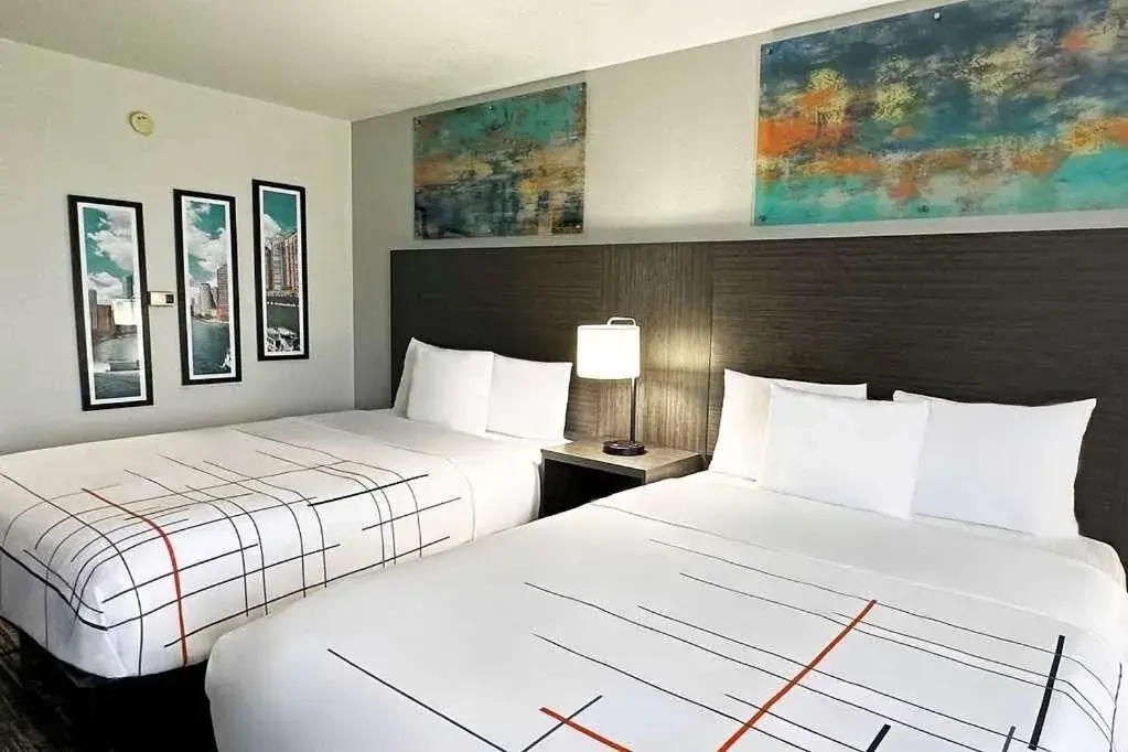 Bed in La Quinta Inn & Suites by Wyndham South Holland Bed in La Quinta Inn & Suites by Wyndham South Holland