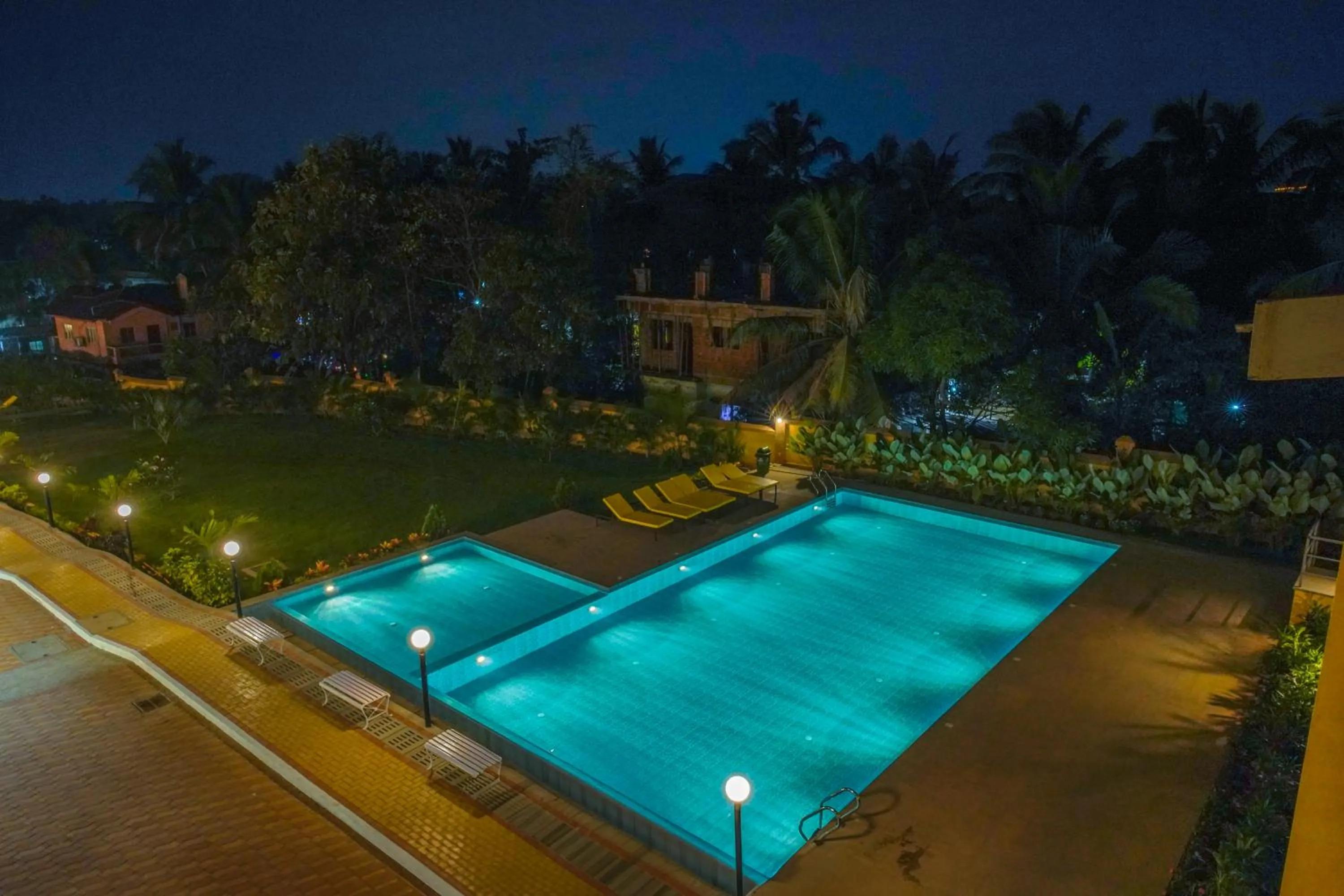 Alaya Stays 3 BHK Apartment with Pool - Veera Marina