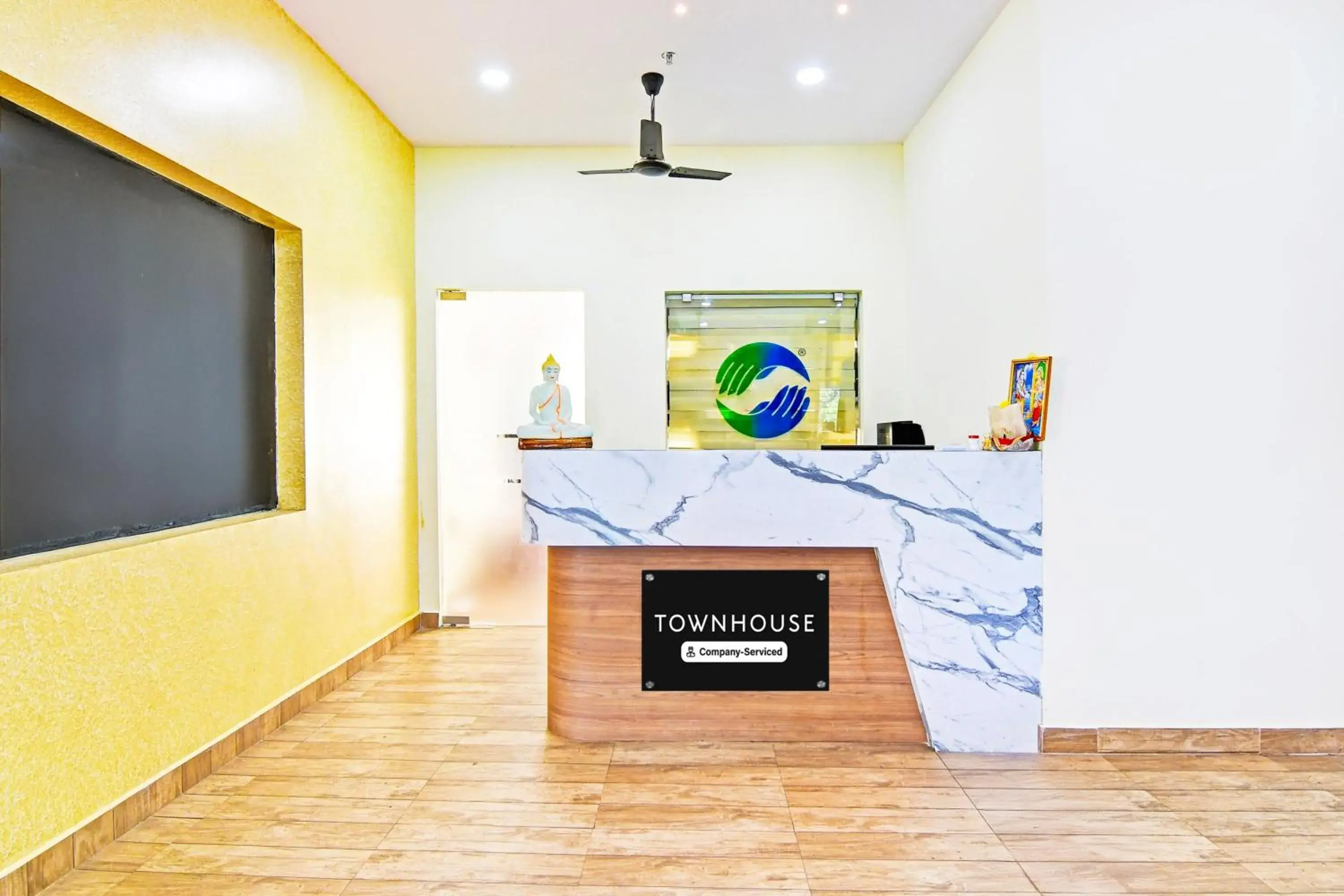 Lobby or reception in Super Townhouse Dwarakanagar Near Gurudwara Lobby or reception in Super Townhouse Dwarakanagar Near Gurudwara