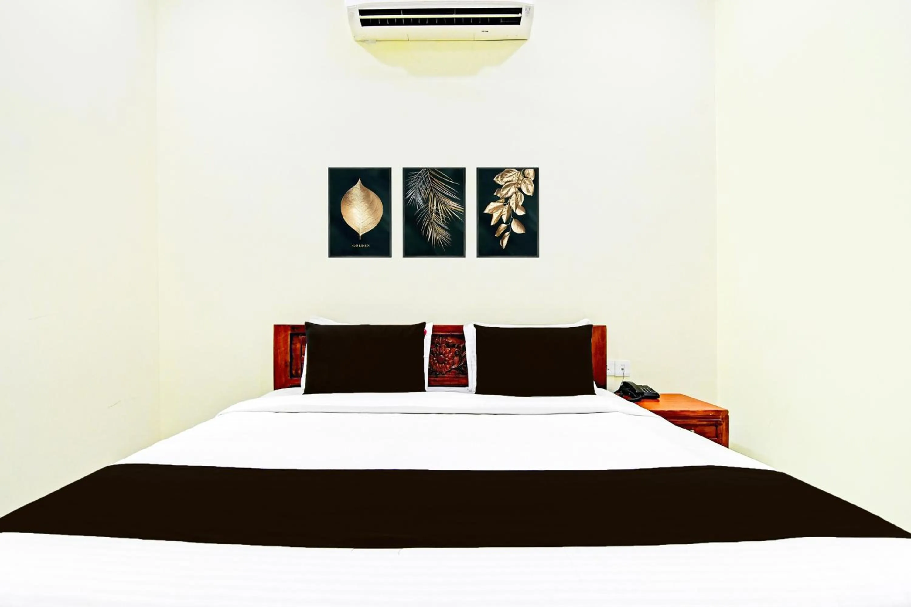 Bedroom, Bed in Townhouse Dwarakanagar Near Gurudwara