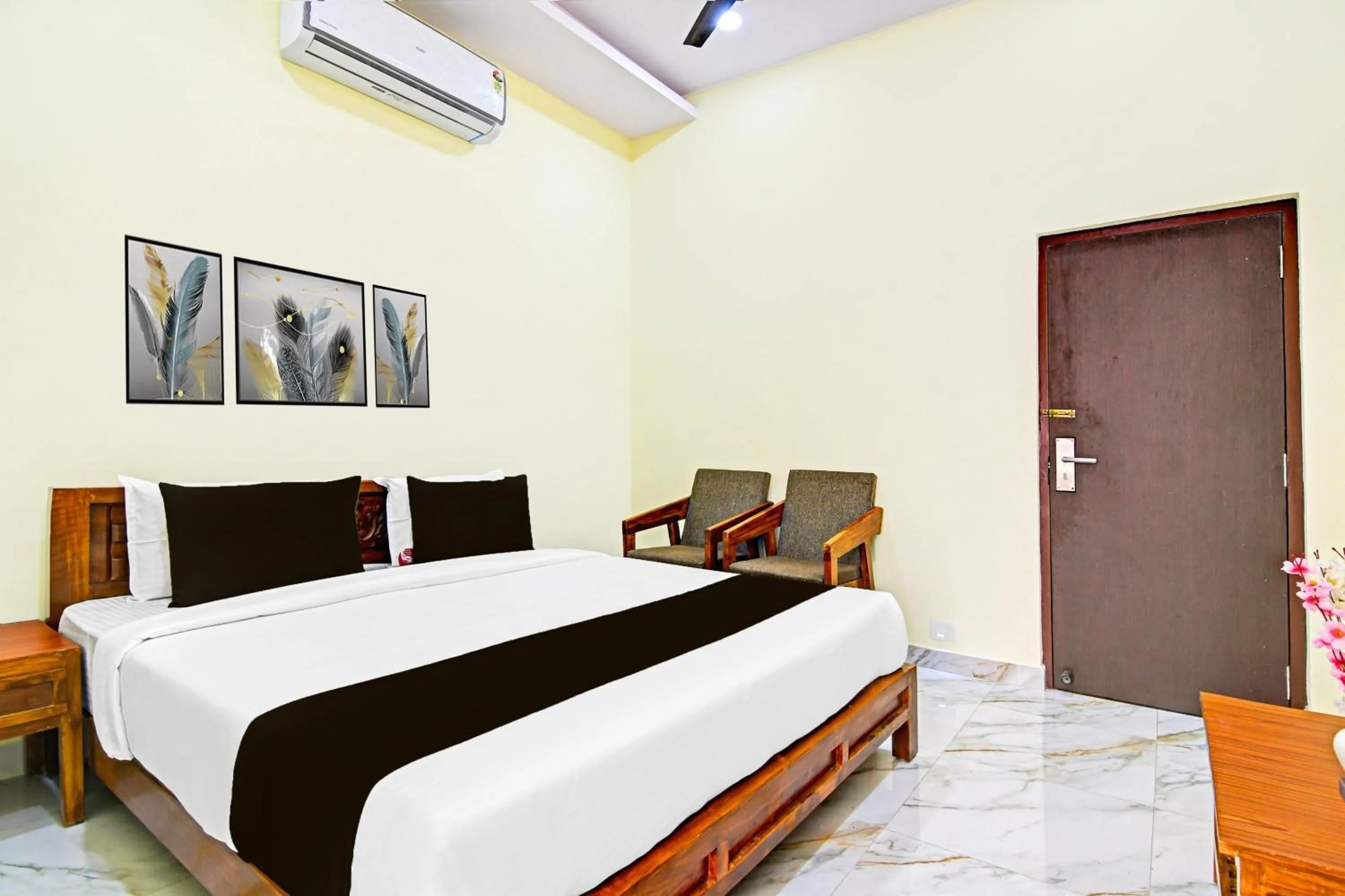 Bedroom, Bed in Townhouse Dwarakanagar Near Gurudwara