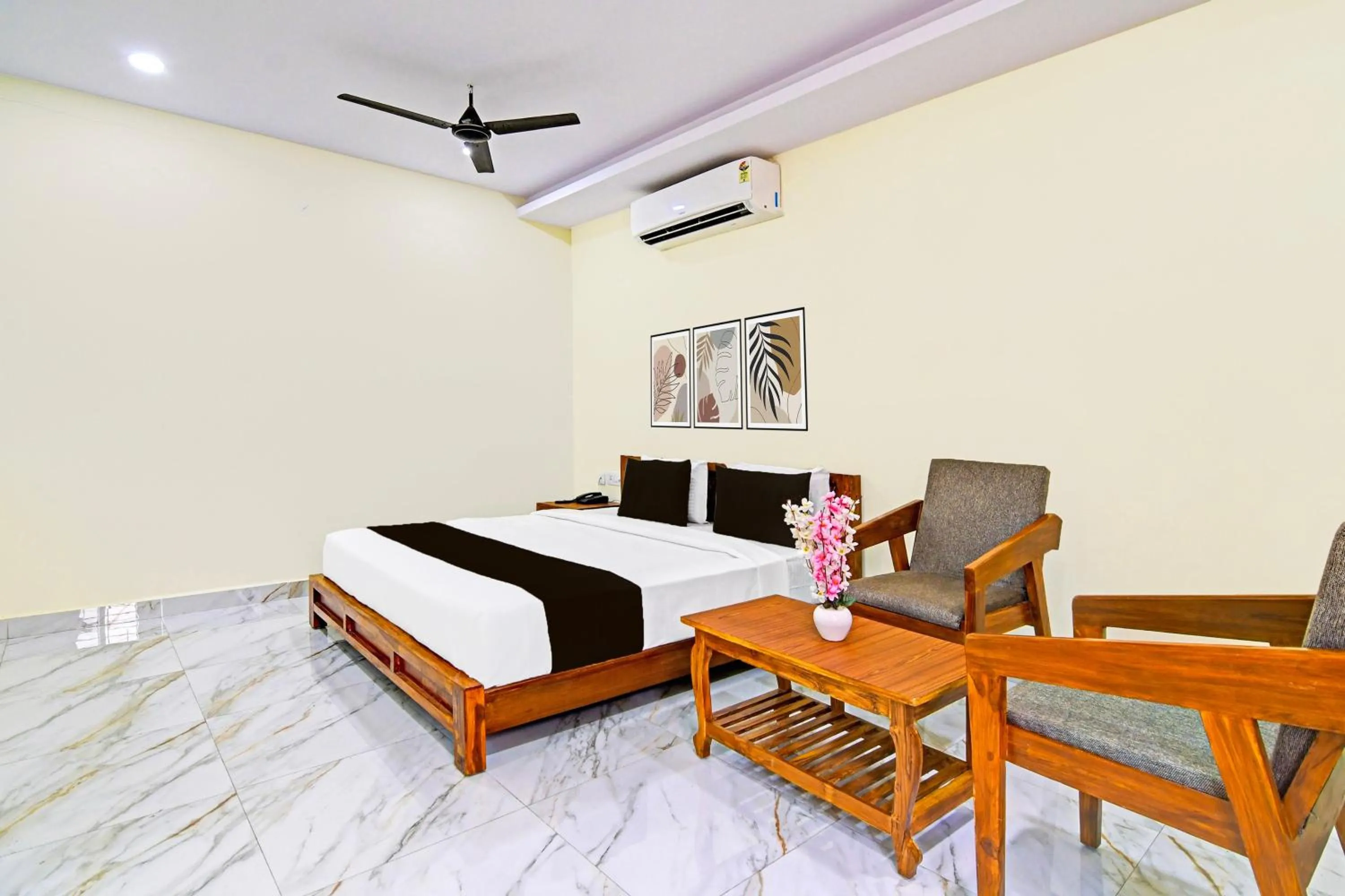 Bedroom, Bed in Townhouse Dwarakanagar Near Gurudwara