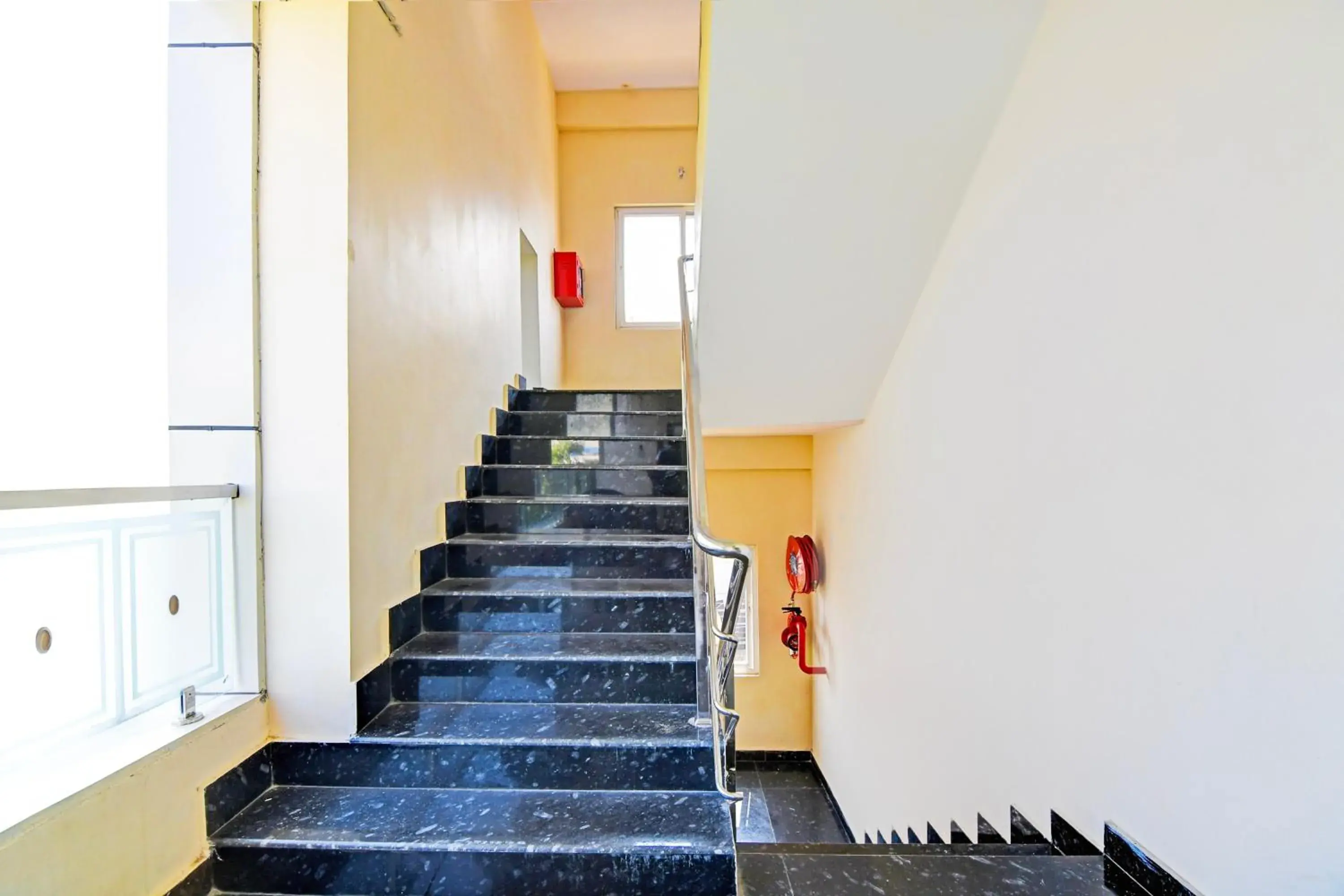 Lobby or reception in Super Townhouse Dwarakanagar Near Gurudwara Lobby or reception in Super Townhouse Dwarakanagar Near Gurudwara