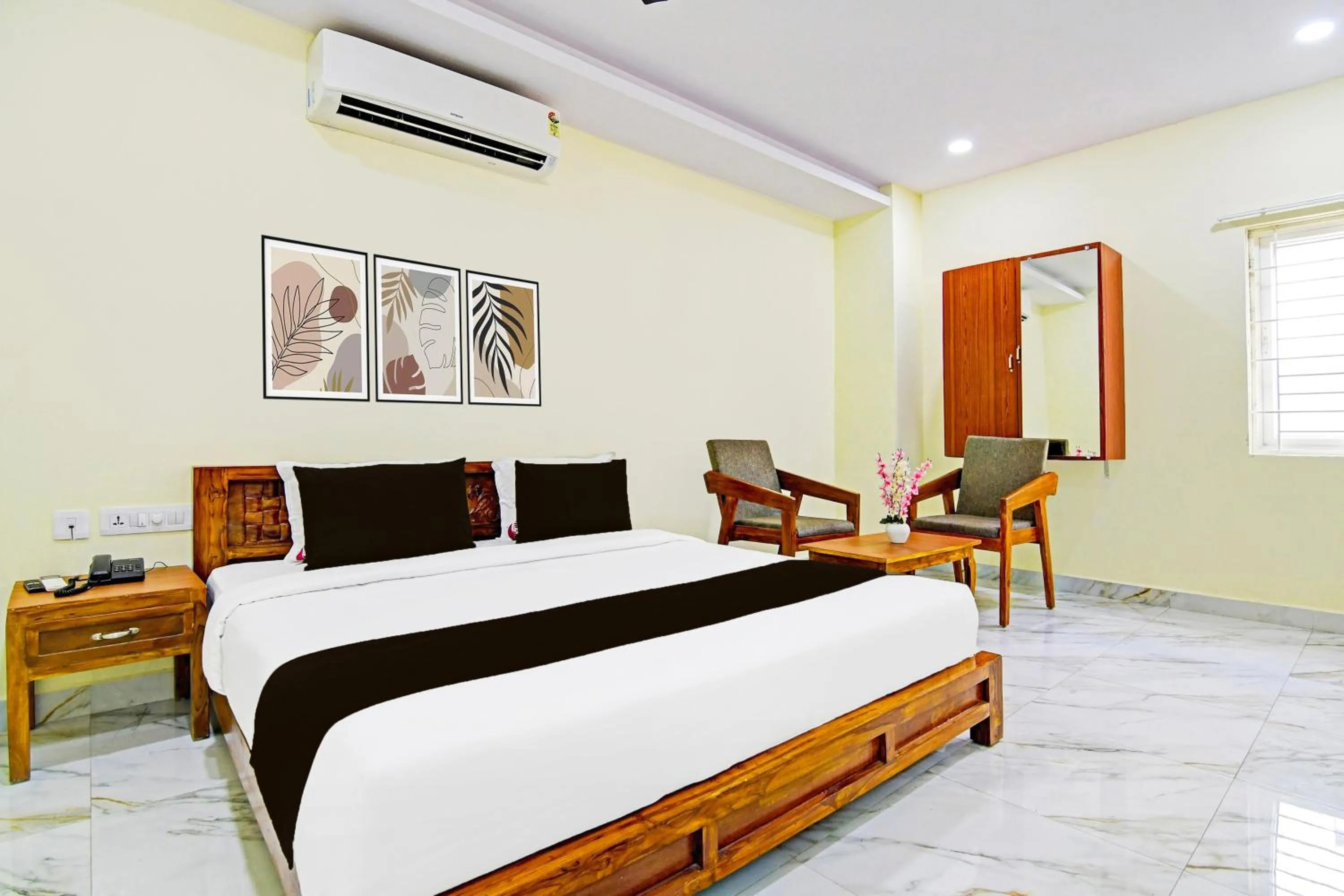 Bedroom, Bed in Townhouse Dwarakanagar Near Gurudwara