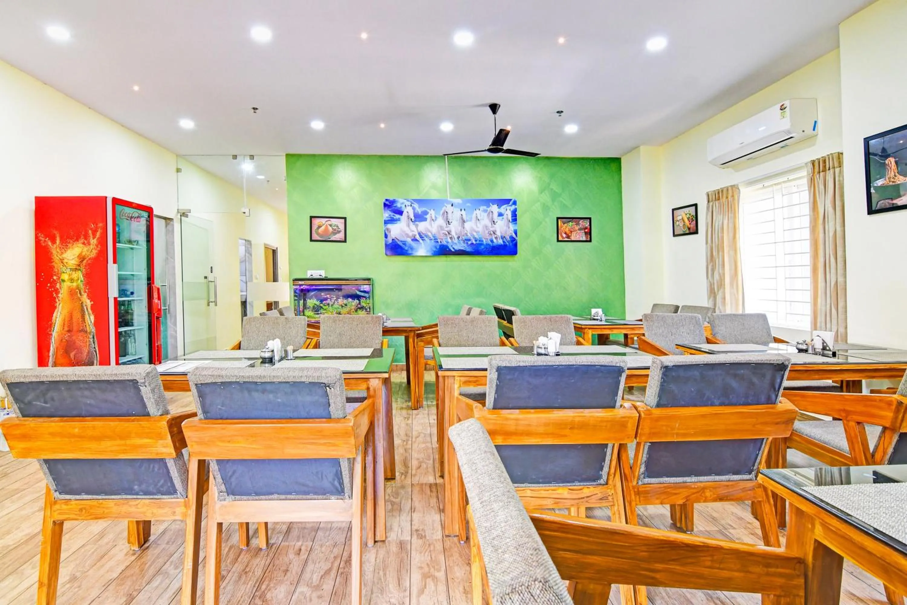 Restaurant/places to eat in Townhouse Dwarakanagar Near Gurudwara