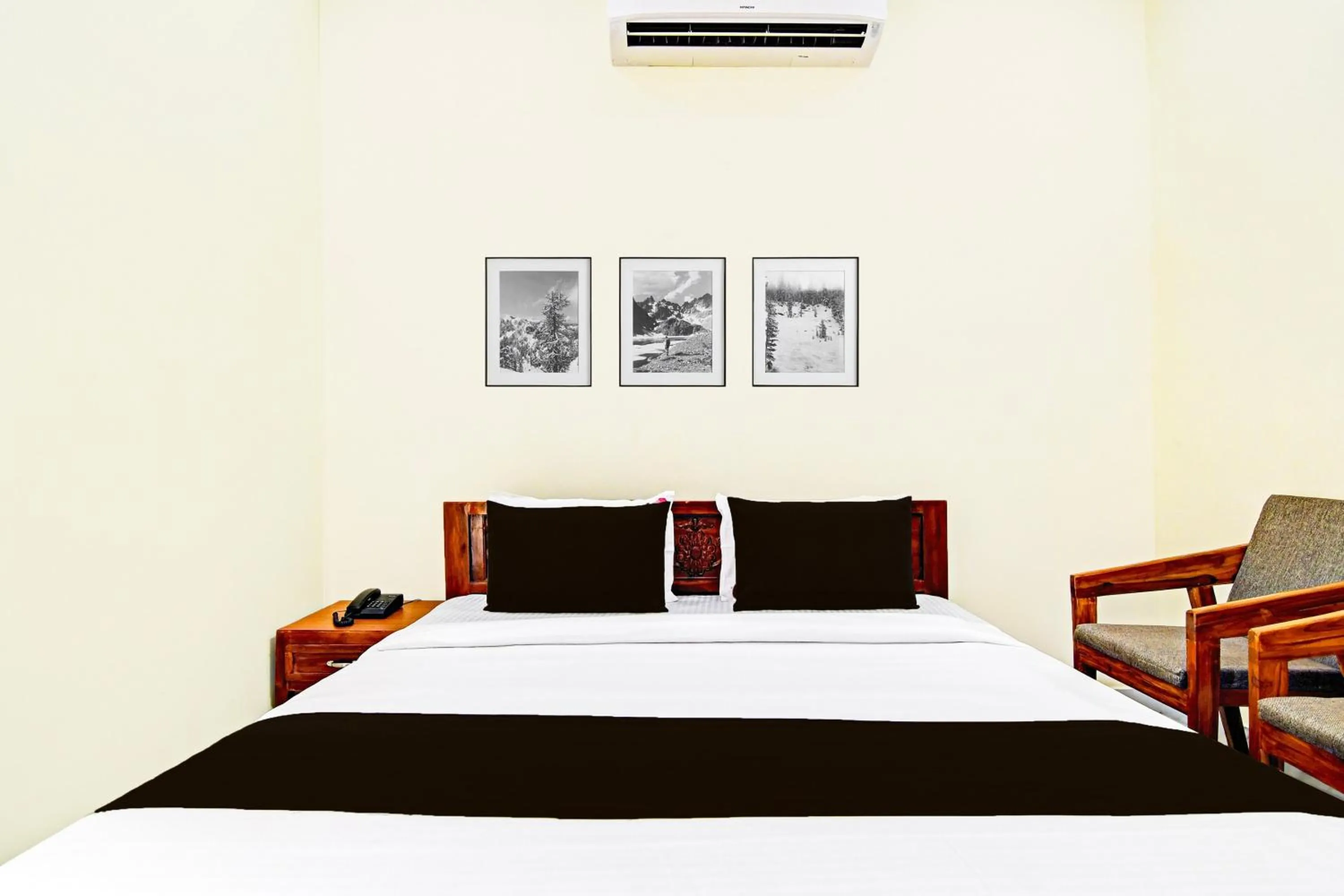 Bedroom, Bed in Townhouse Dwarakanagar Near Gurudwara