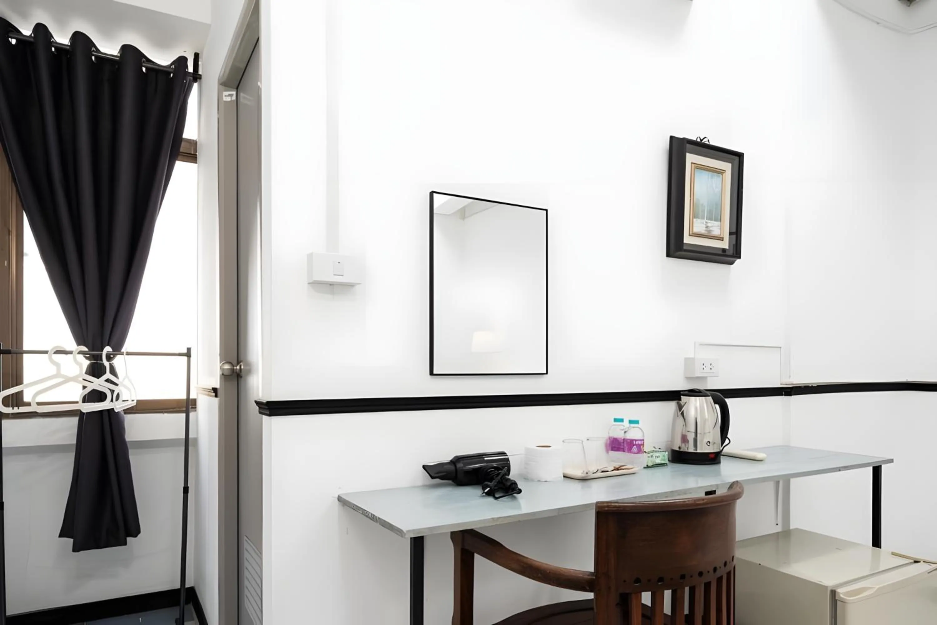 Dining area in XX GO INN MRT Hua Lamphong Yaowarat