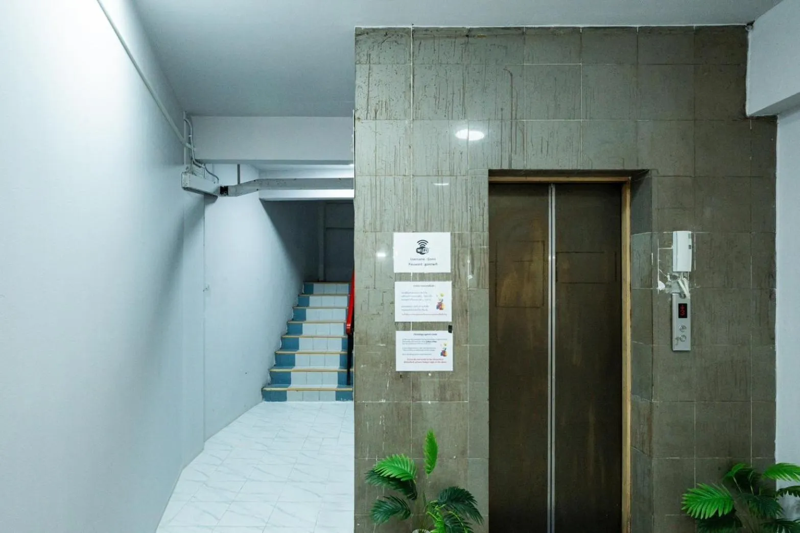 Property building in XX GO INN MRT Hua Lamphong Yaowarat