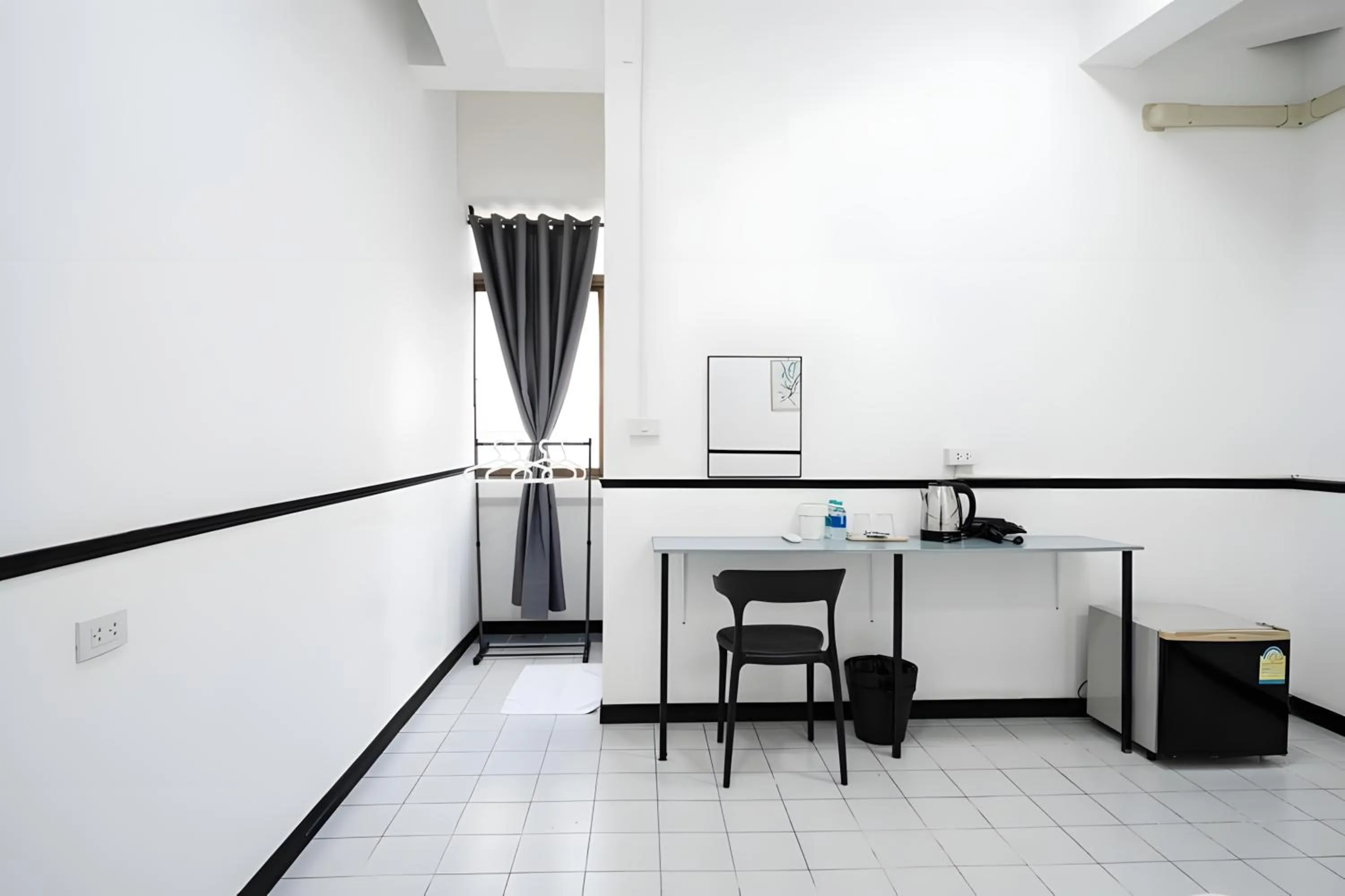 Dining area in XX GO INN MRT Hua Lamphong Yaowarat