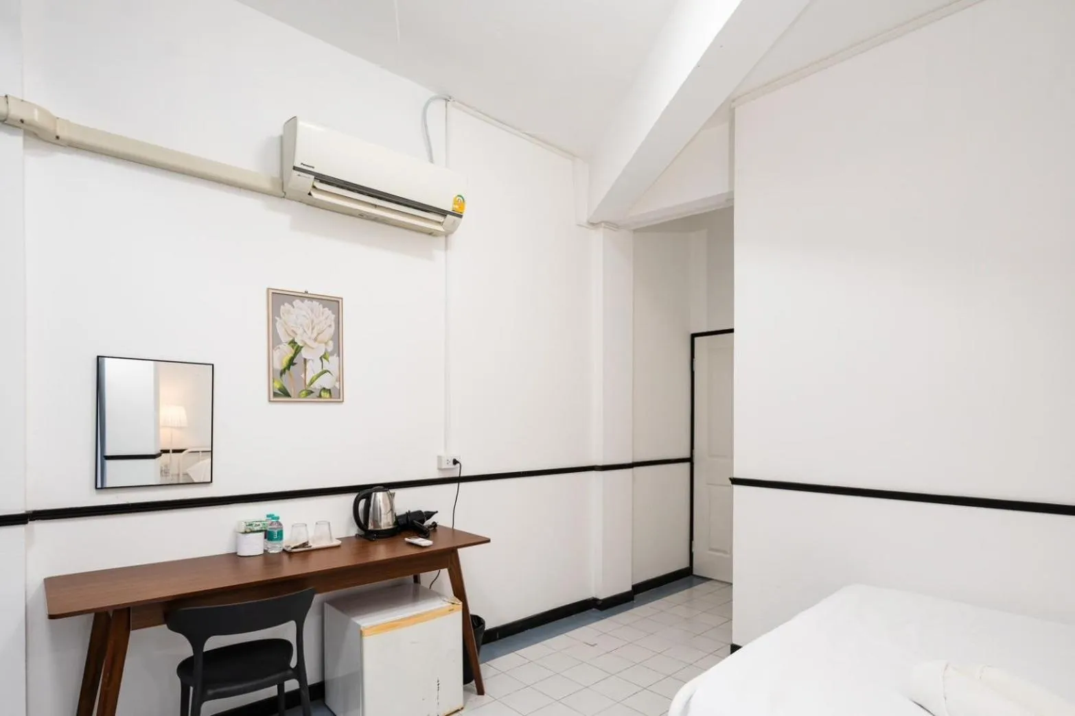 Photo of the whole room in XX GO INN MRT Hua Lamphong Yaowarat