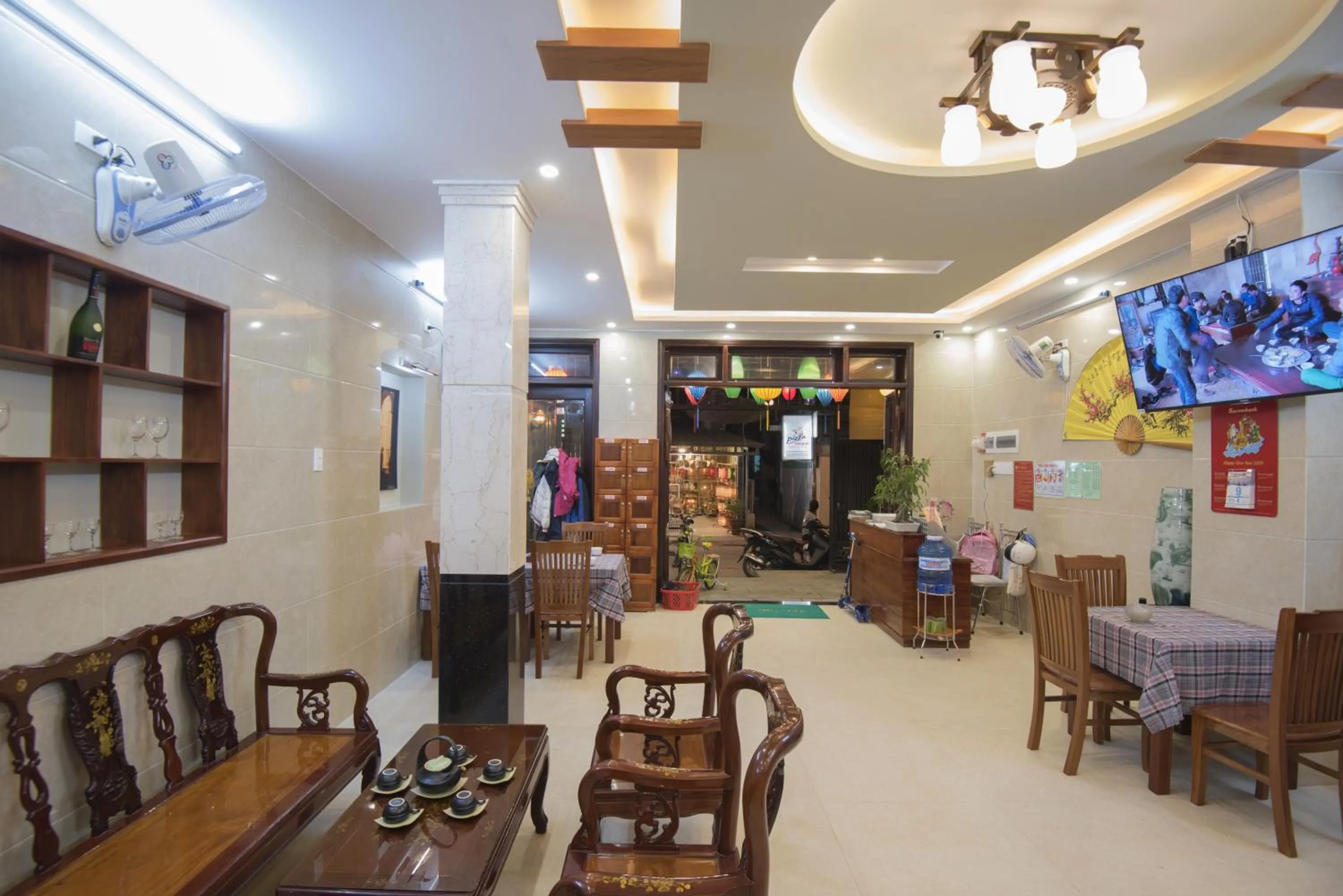 Communal lounge/ TV room in Bong House Homestay 2