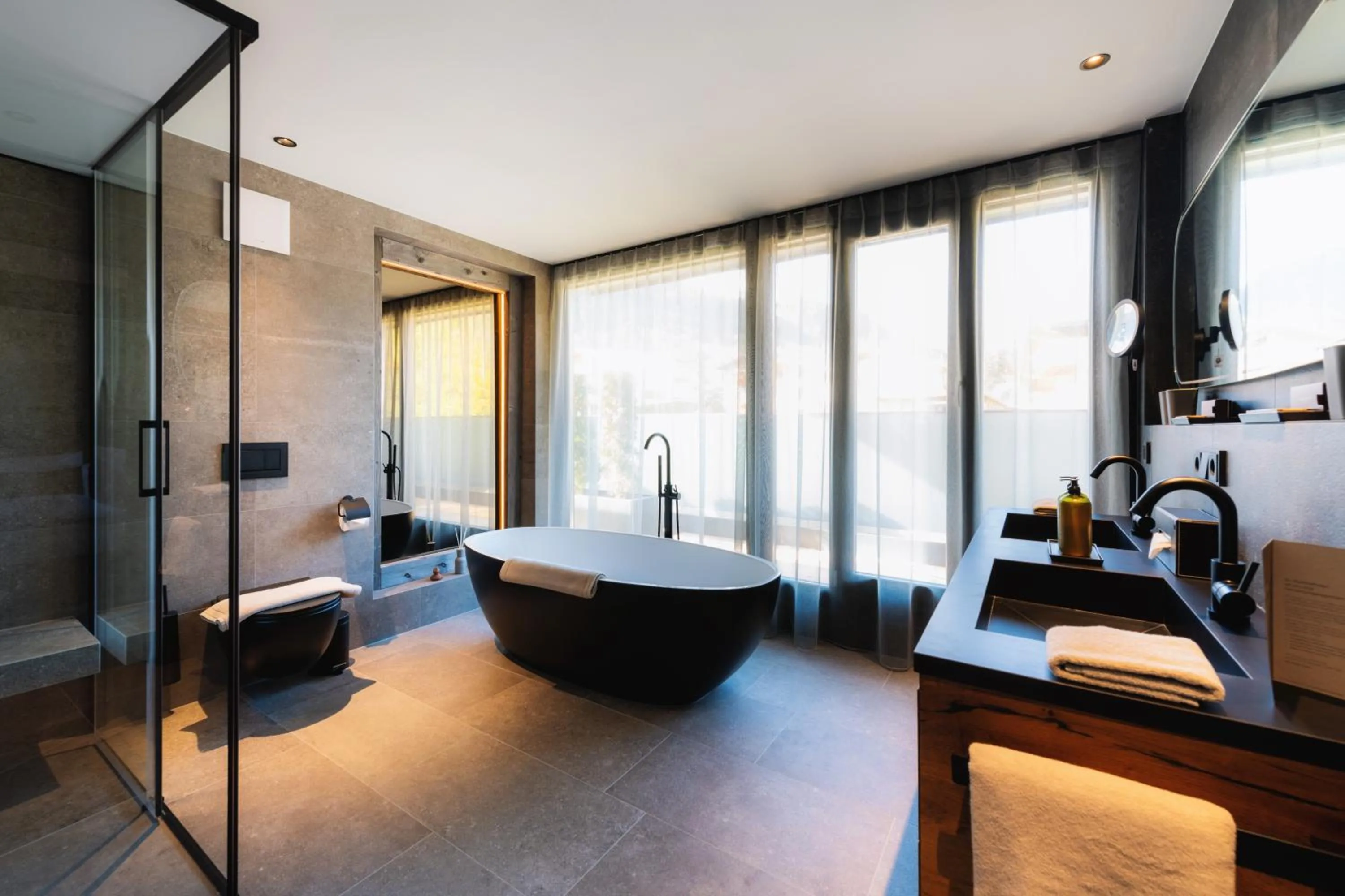 Shower, Bed in MOHR life resort