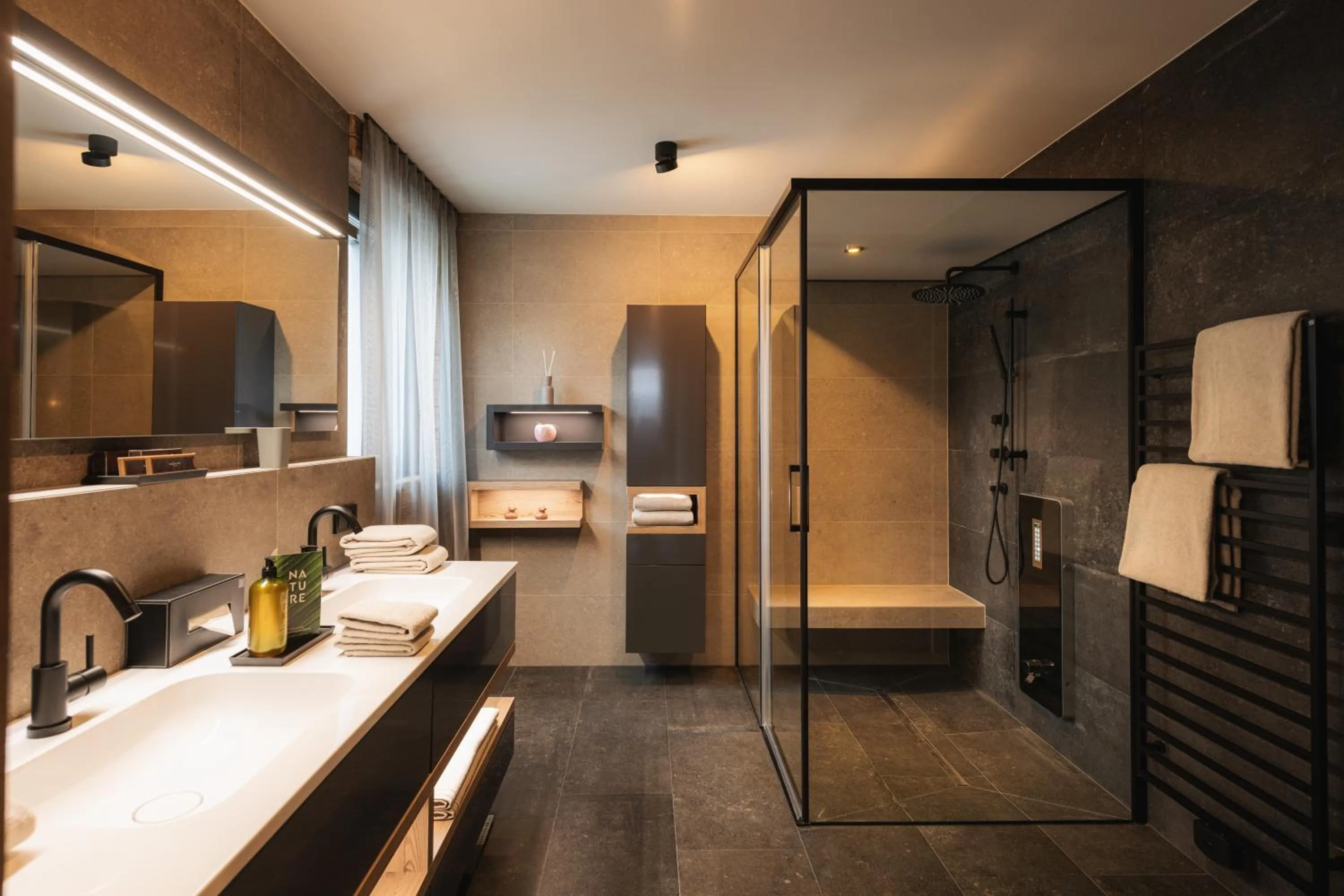 Shower in MOHR life resort