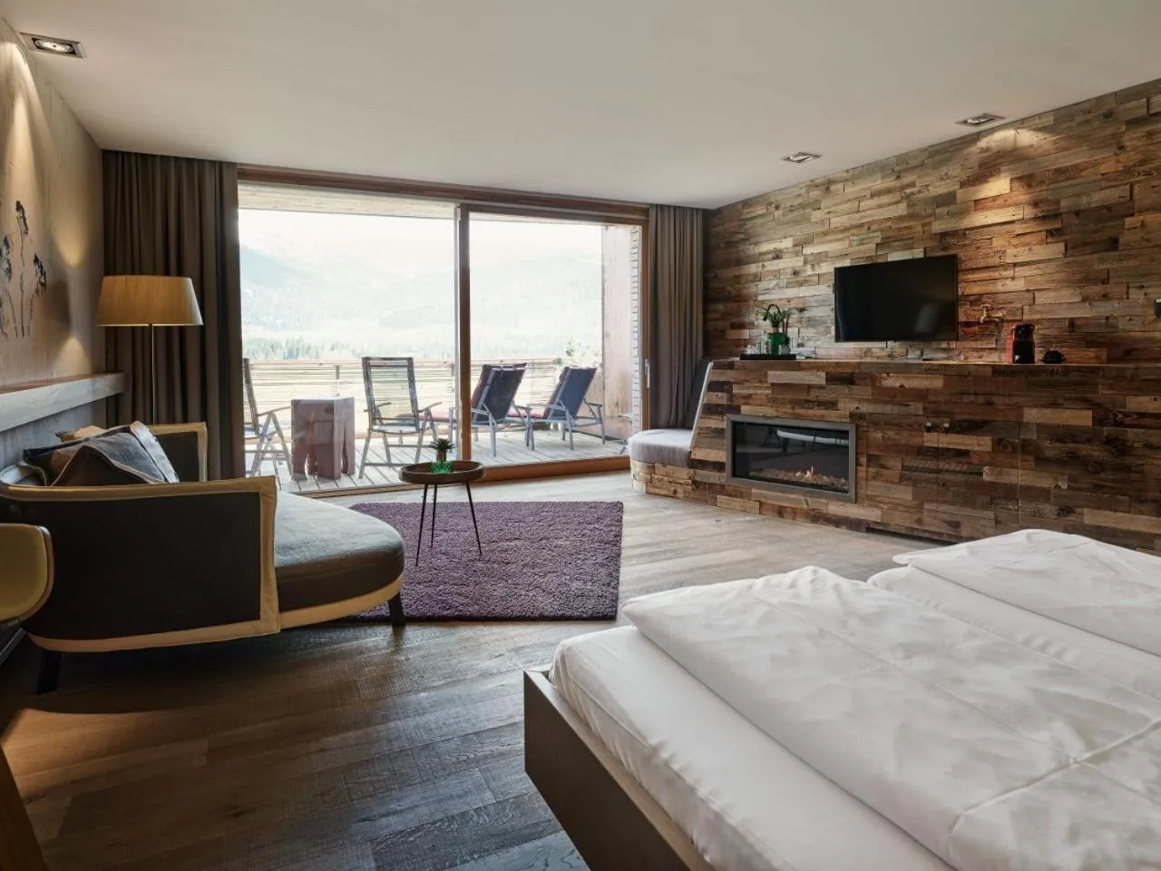 Photo of the whole room, Bed in MOHR life resort