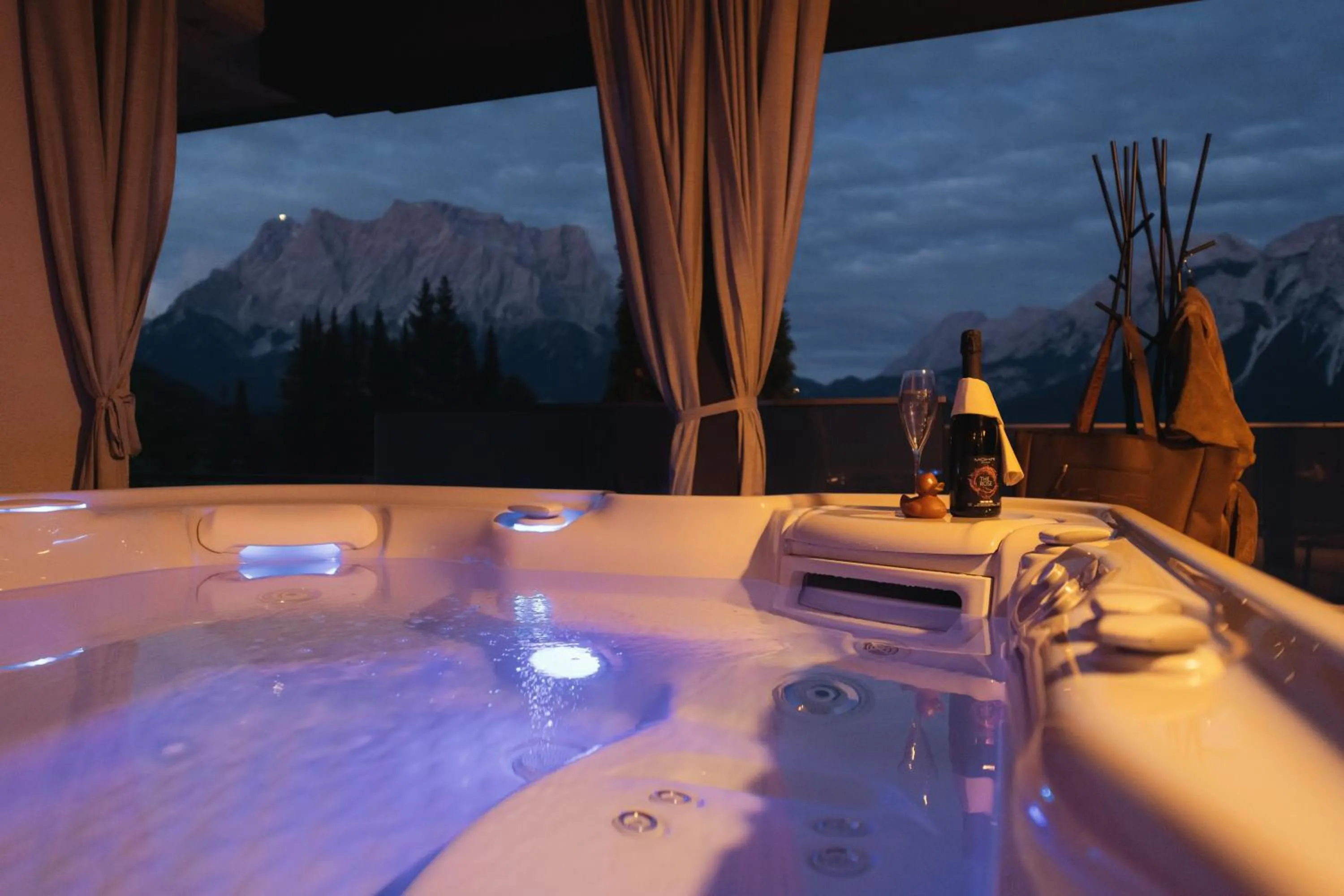 Night in MOHR life resort