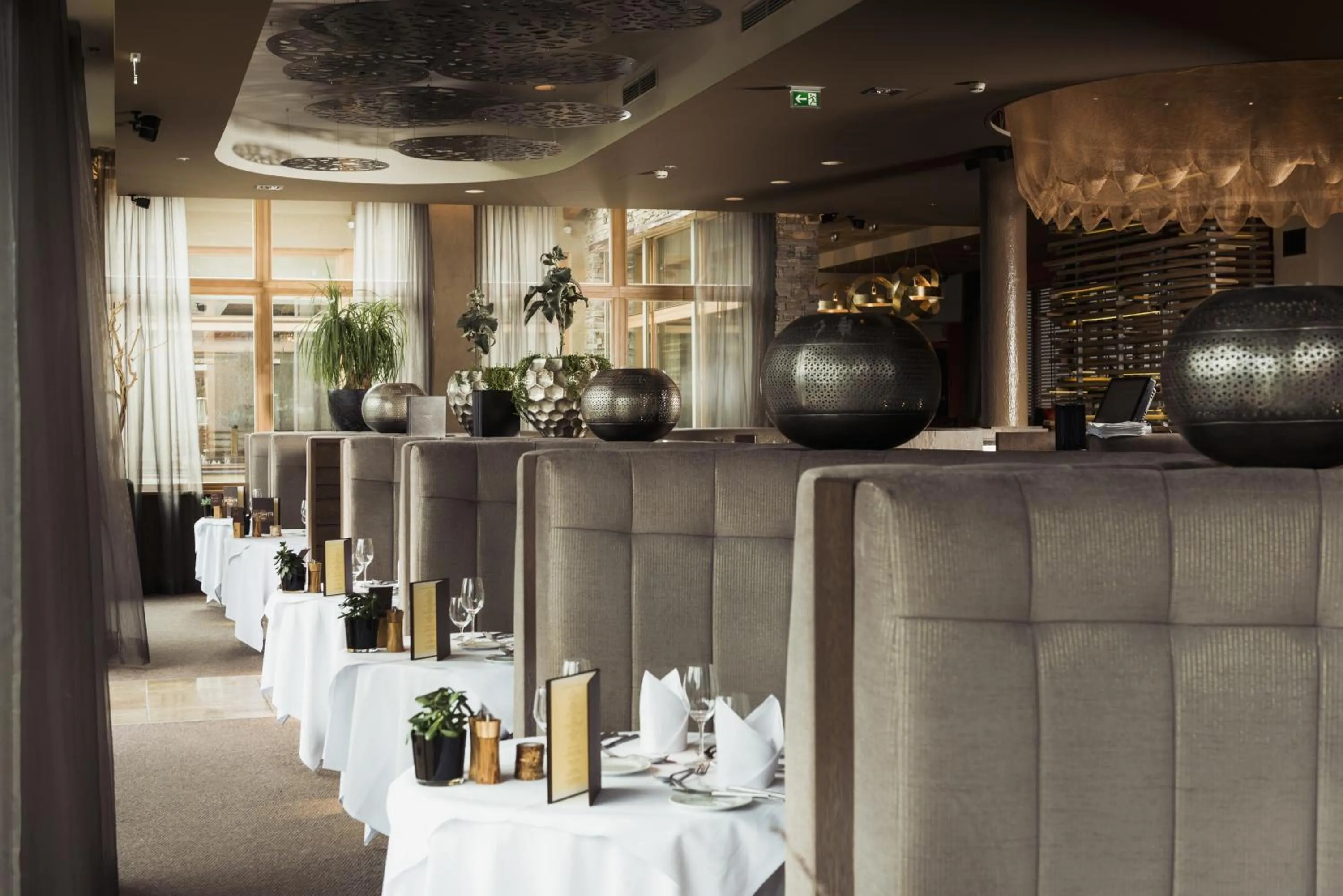 Restaurant/places to eat in MOHR life resort