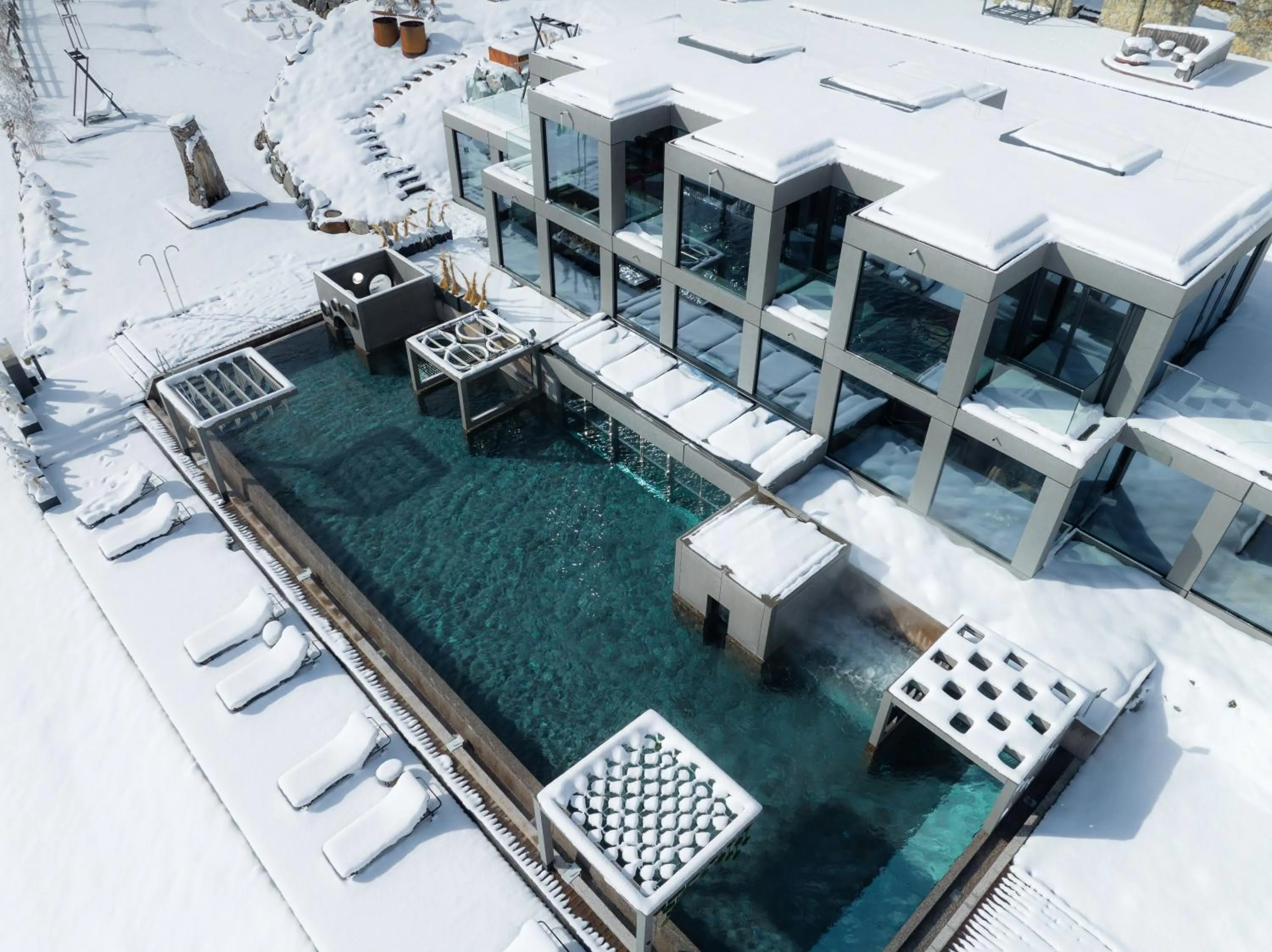 Property building in MOHR life resort