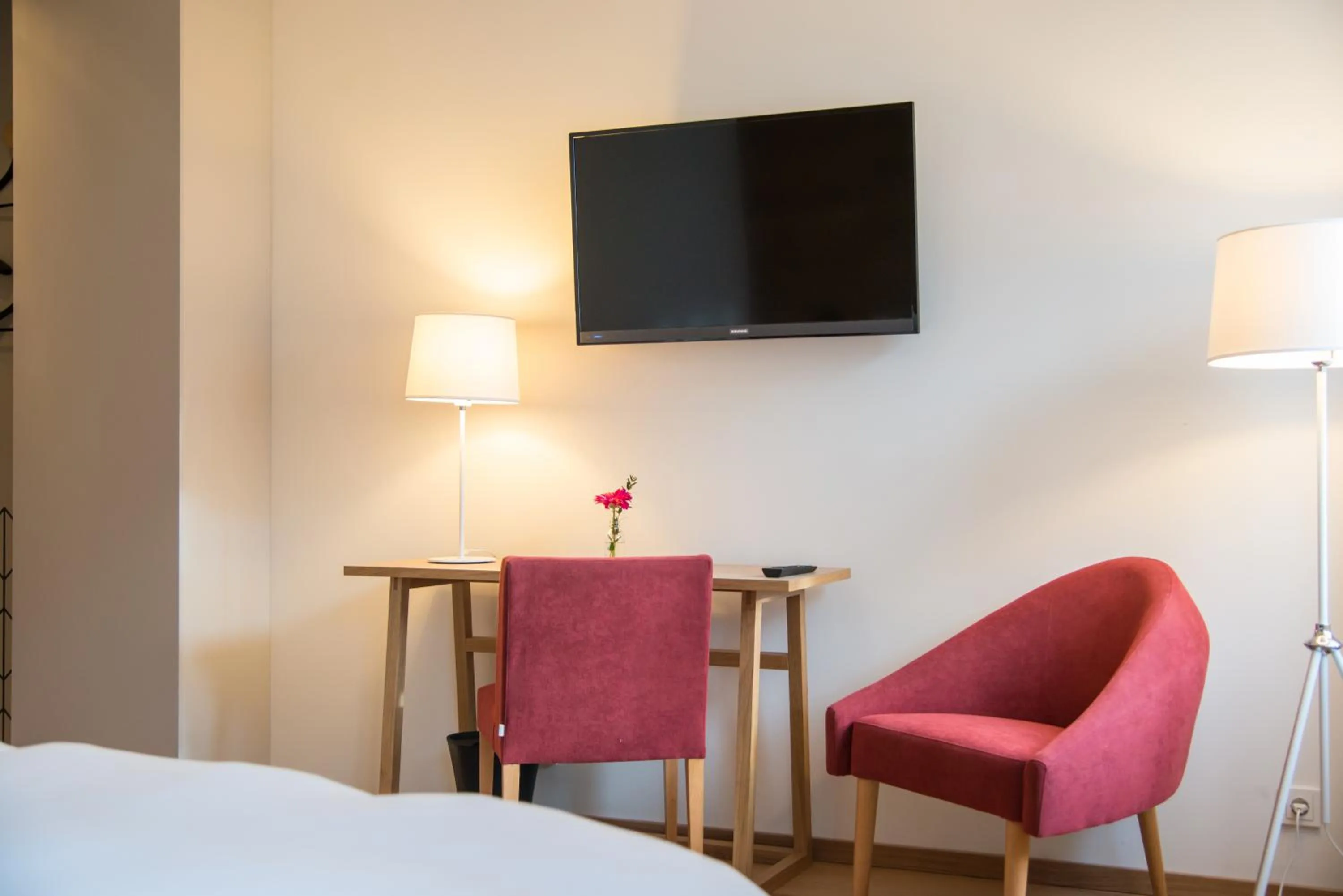 Seating area, Bed in Hotel Alte Post Flensburg