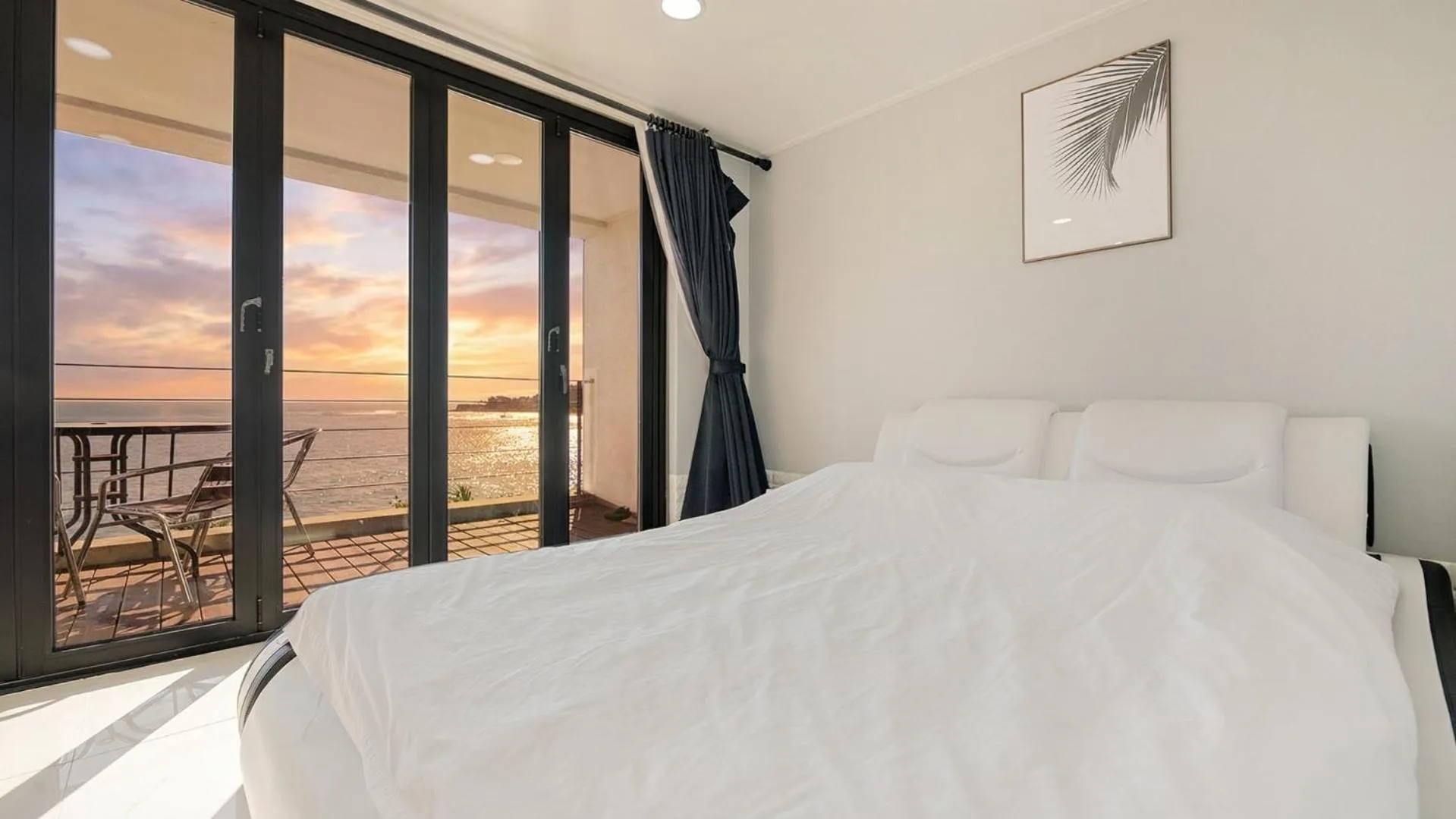 Property building, Bed in Gyeongju Neulsiwon Pension