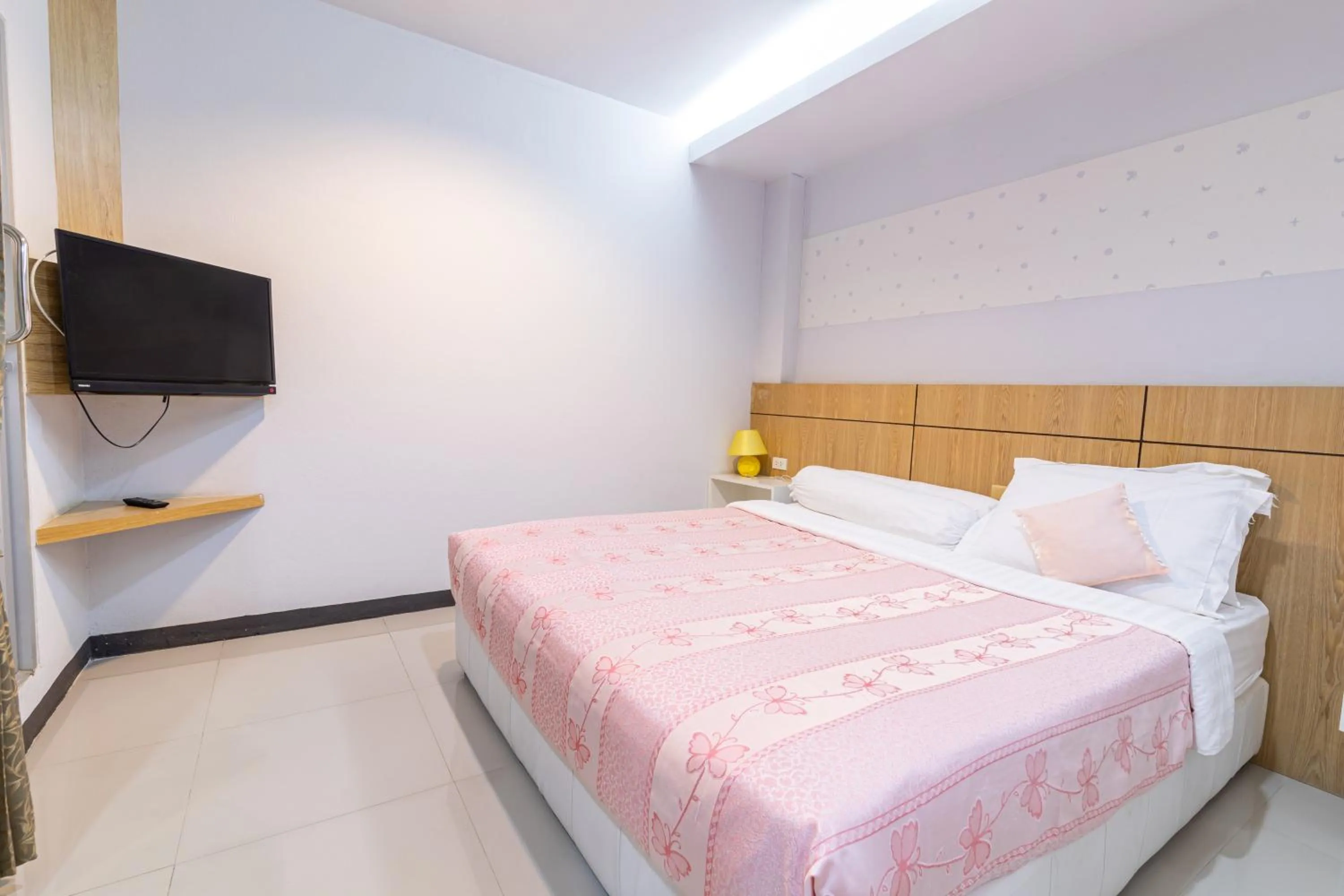 Bed in The Rama Hotel