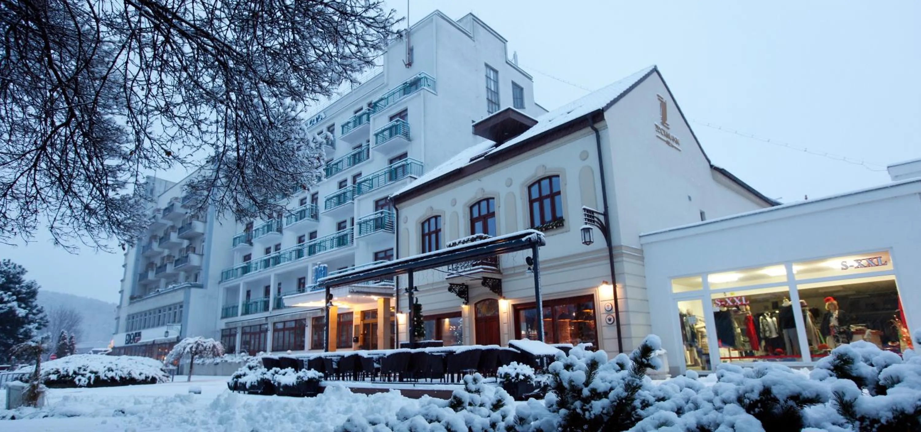 Property building in Zuckmann Villa