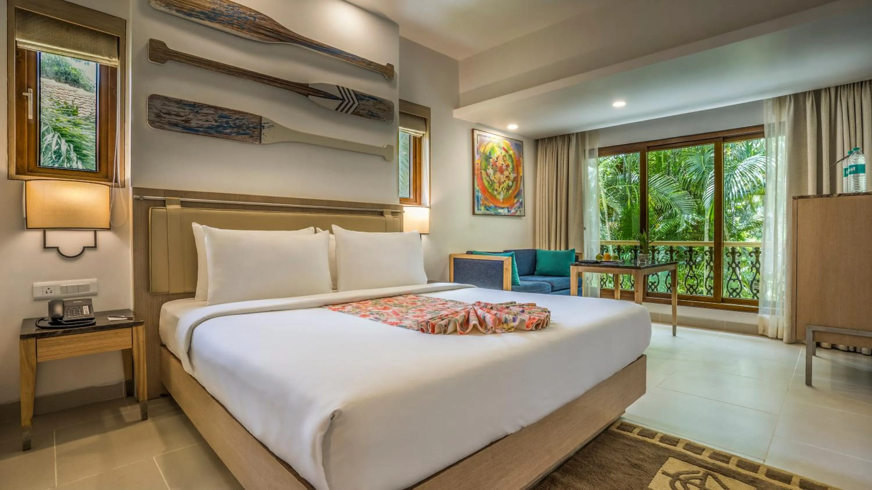 Seating area, Bed in Radisson Goa Candolim