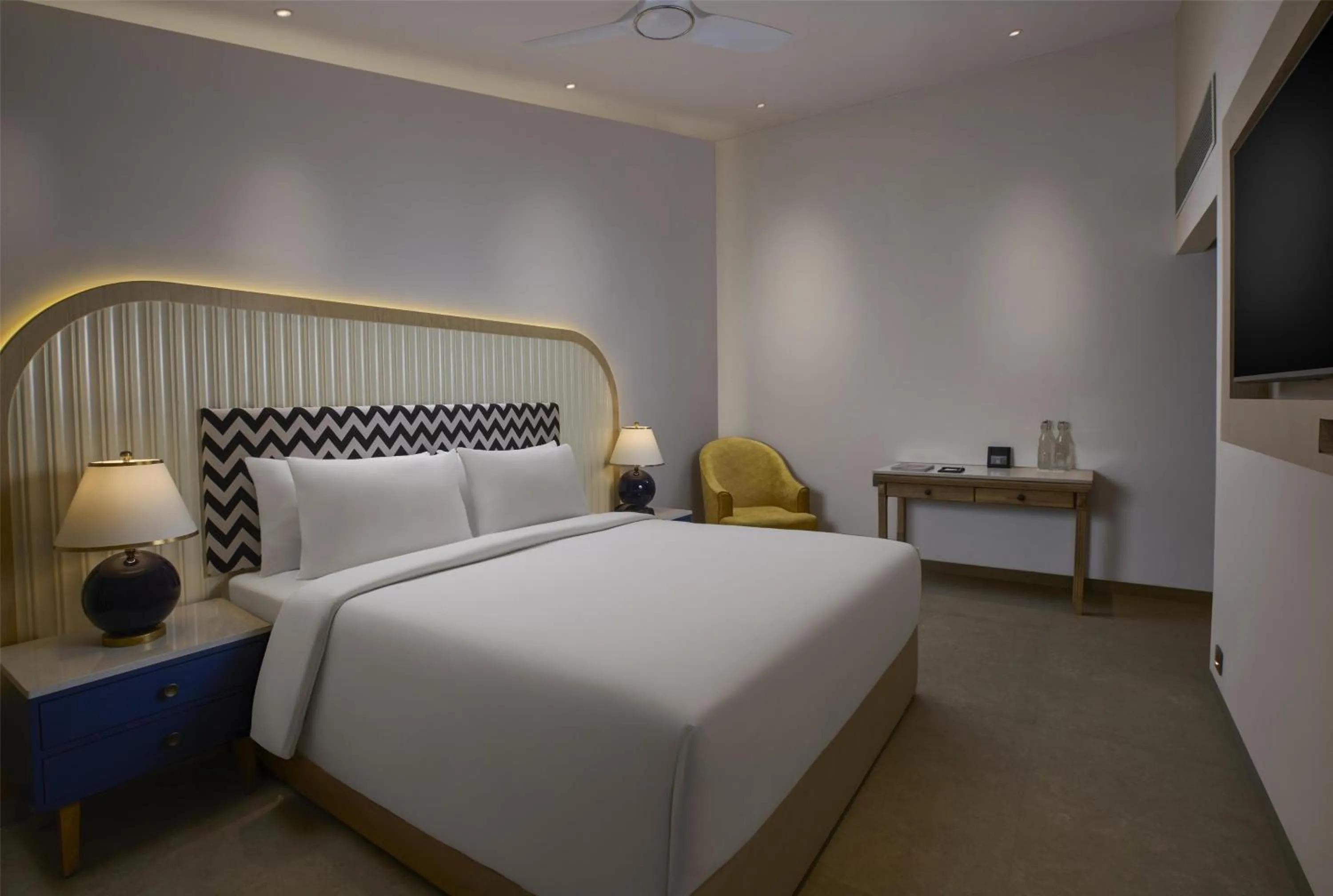 Photo of the whole room, Bed in Radisson Goa Candolim