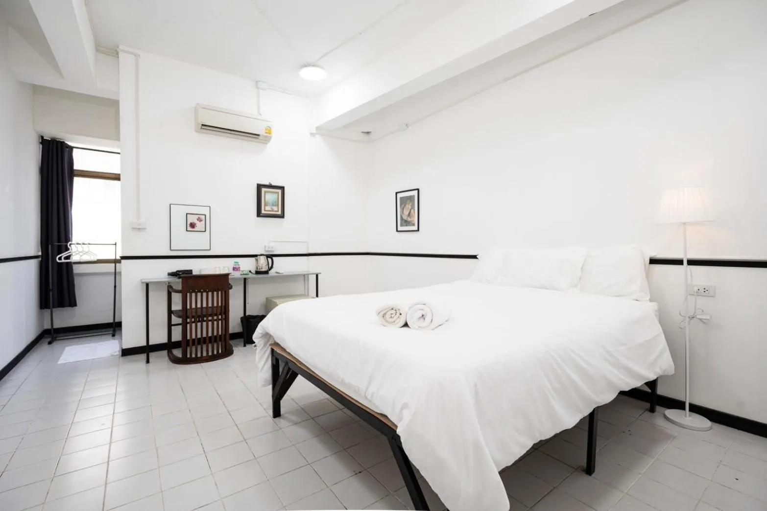 Photo of the whole room, Bed in XX GO INN MRT Hua Lamphong China Town